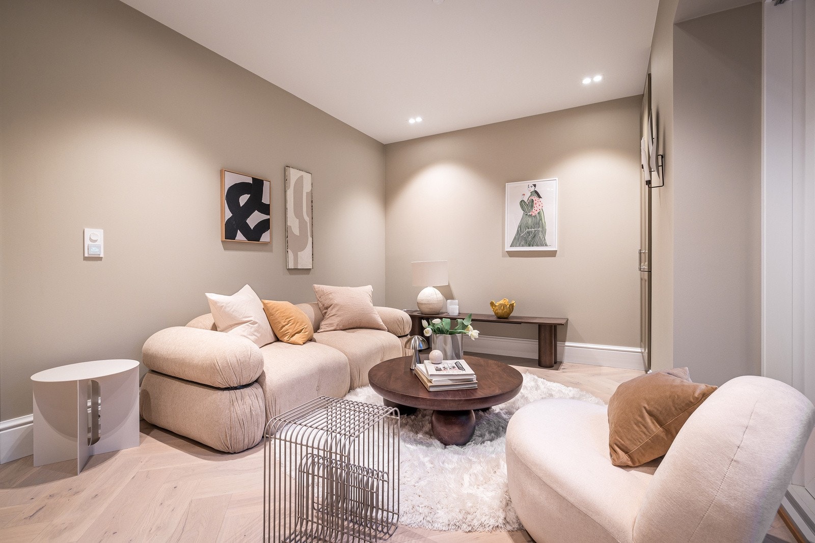 God plass til møblement, som sofagruppe eller seng Galleribilde