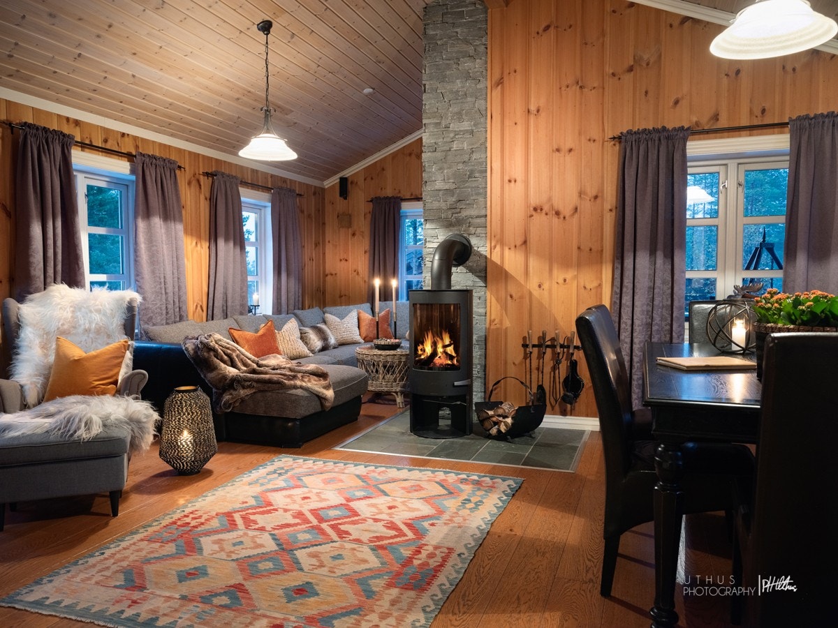 Hytten byr på en lun og behagelig stemning Galleribilde