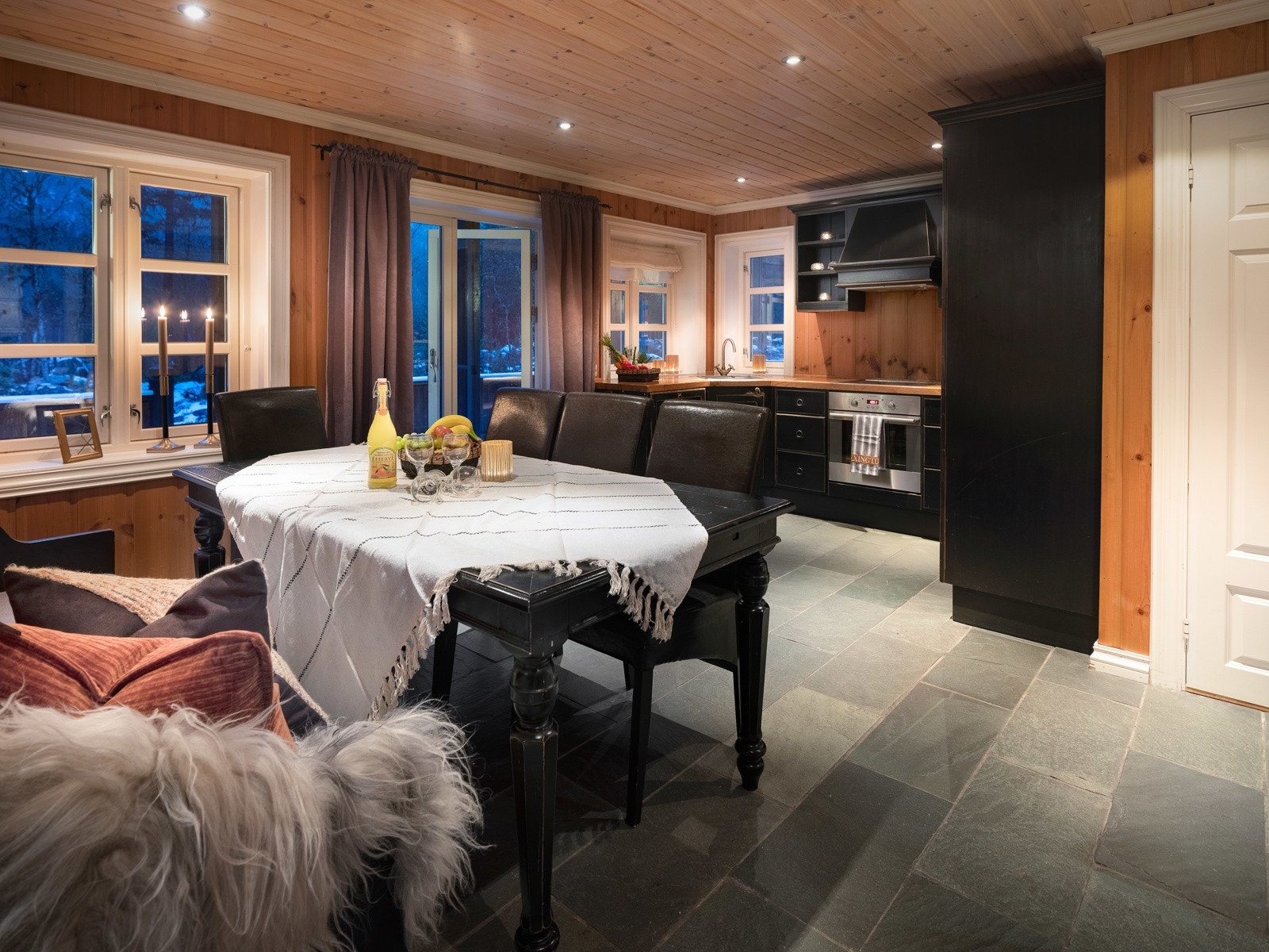 Samle nære og kjære til deilige måltider Galleribilde