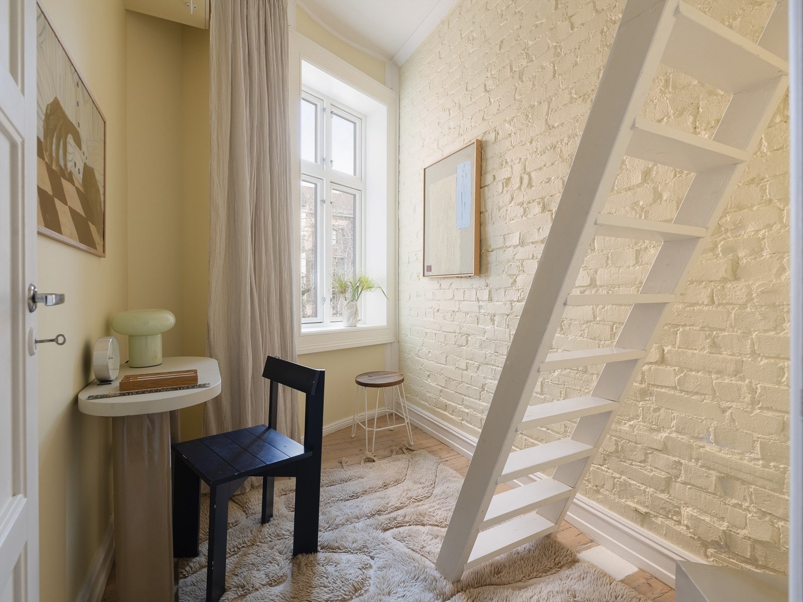 Soverom II er i dag benyttet som kontor. Passer også perfekt som barnerom og gjesterom. Galleribilde