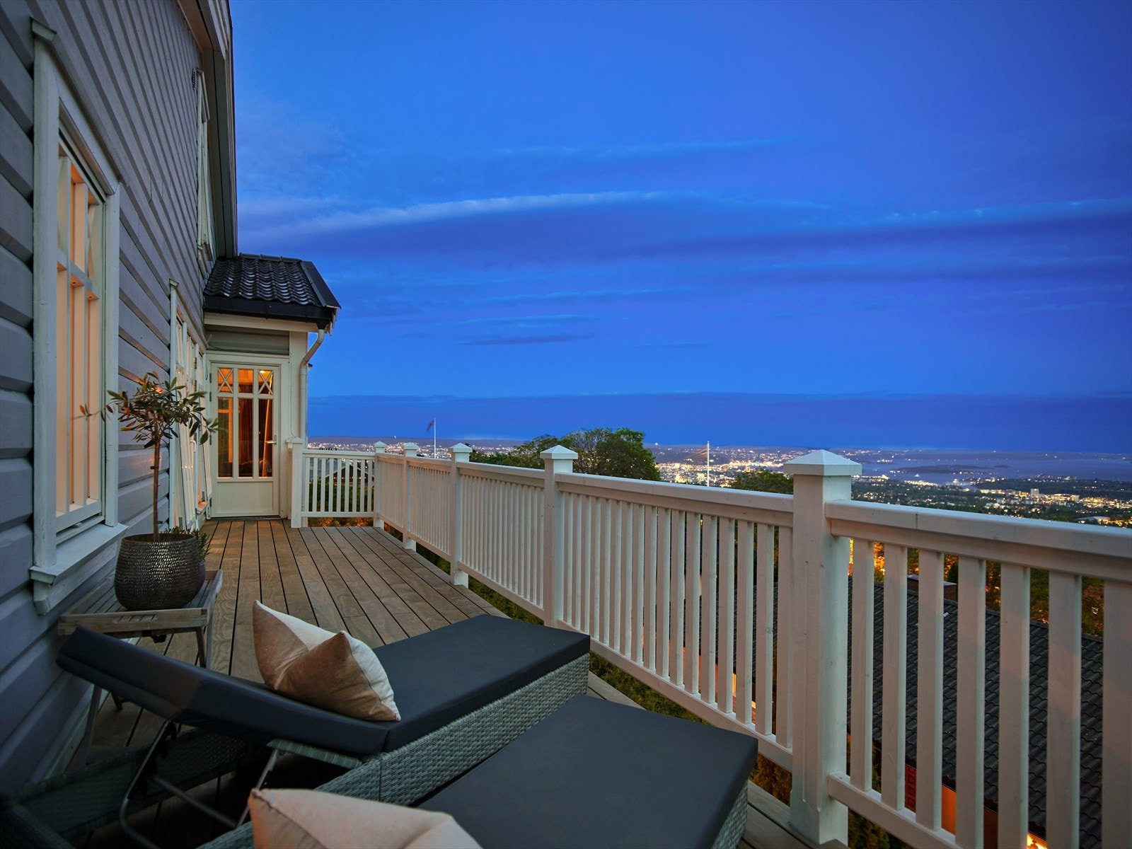 Boligen er renovert og modernisert i 2007 med gjennomtenkte løsninger og flotte materialvalg. Galleribilde