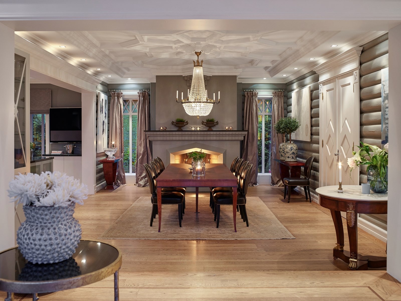 Herskapelig villa med tidløse materialvalg og svært flotte klassiske detaljer. Galleribilde