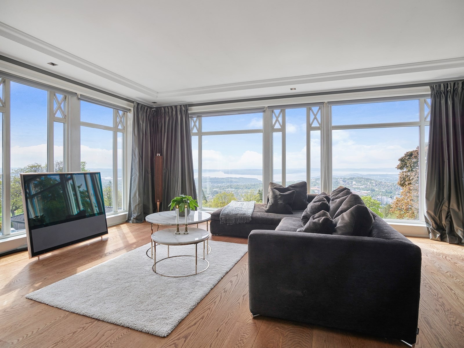 Meget god romfølelse i tv-stuen. Galleribilde