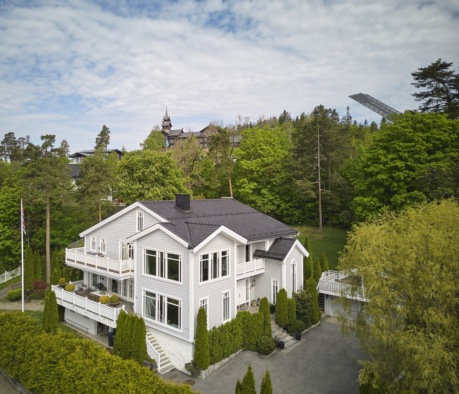 Praktfull og påkostet villa i et av Oslos mest ettertraktede områder. Galleribilde