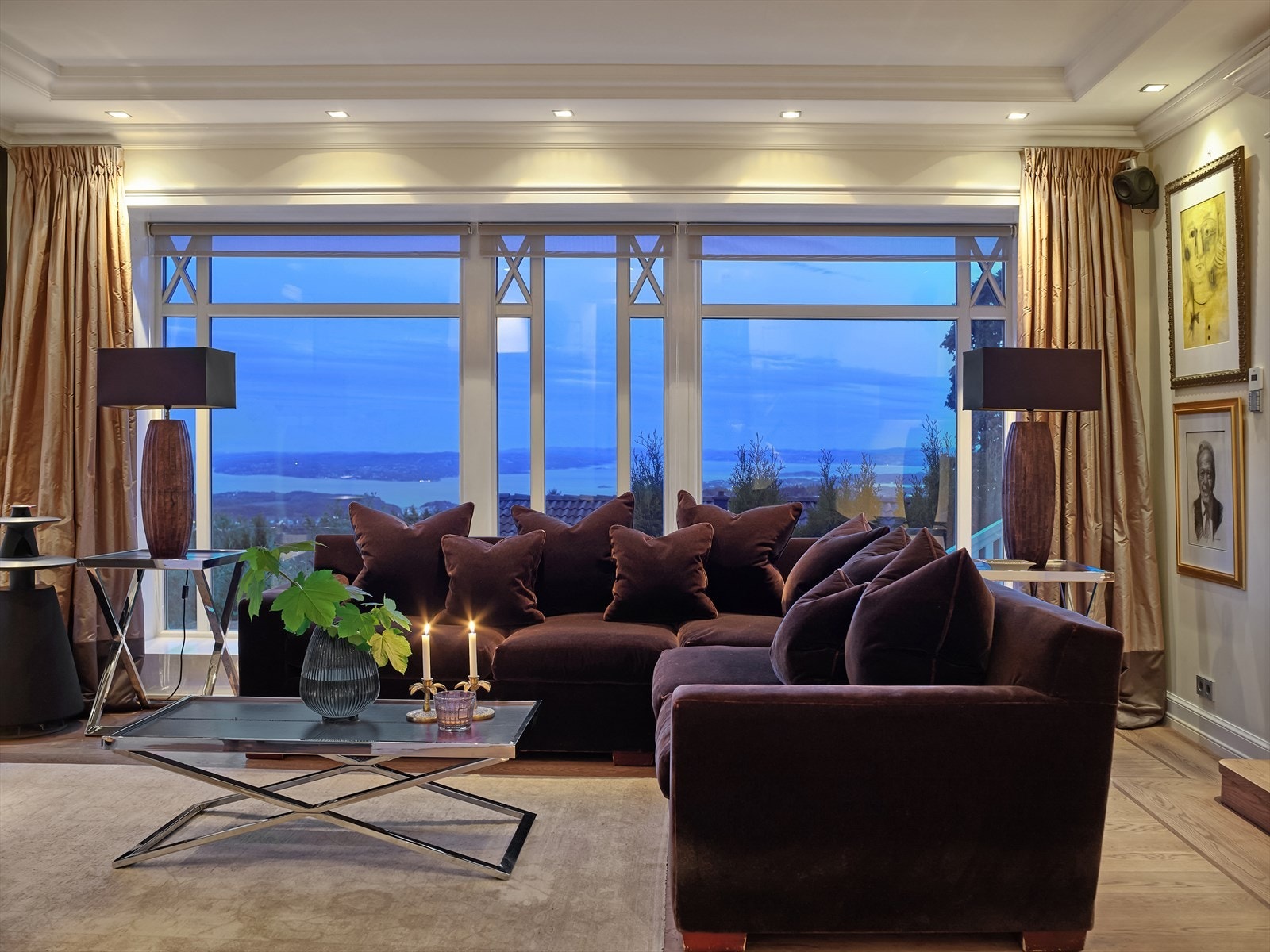 Kveldsstemning i stuen. Galleribilde