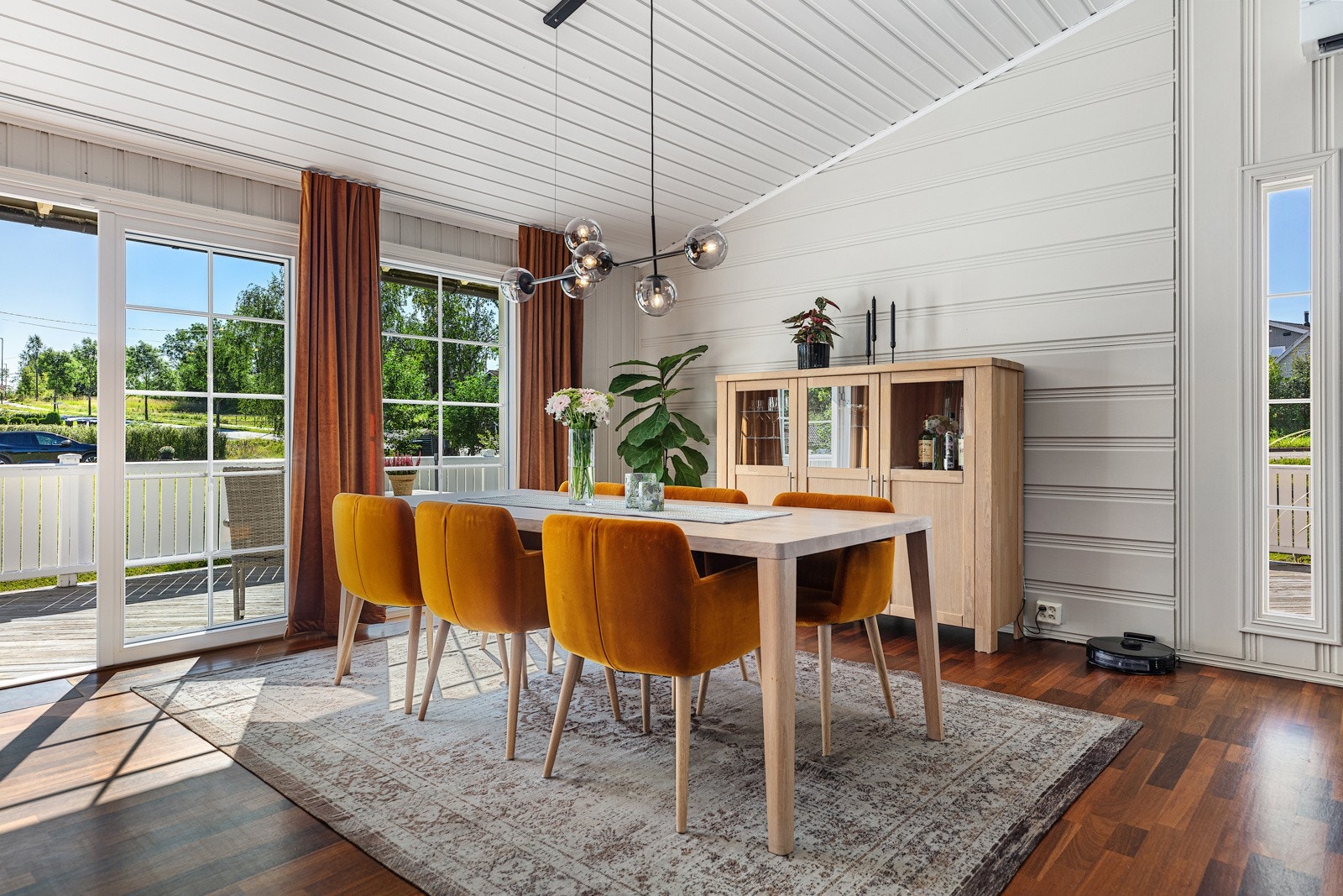 Utgang til terrasse fra stue Galleribilde