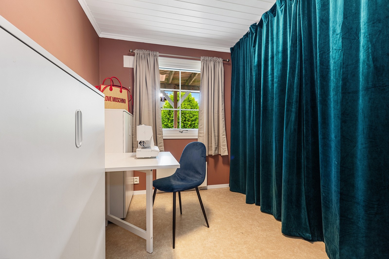 Soverom 4 (dette rommet er opprinnelig byggesøkt som disp. rom) Det er ikke søkt om bruksendring til rom for varig opphold. Galleribilde