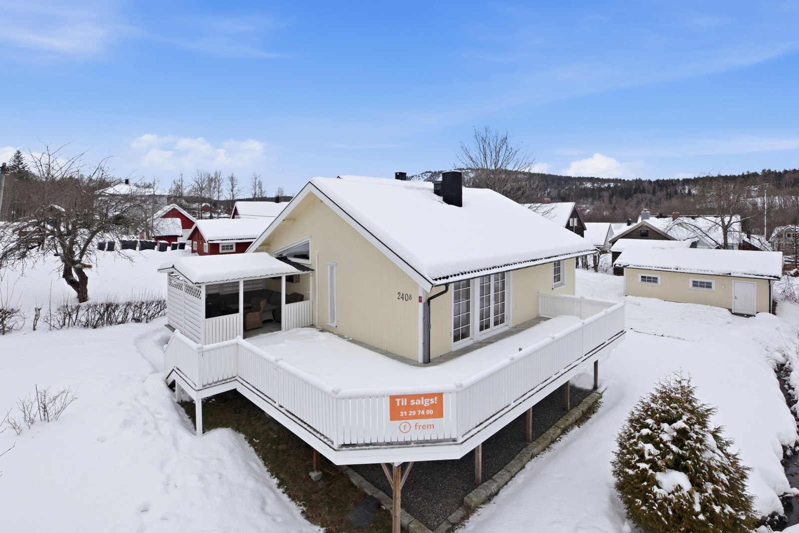 Stor terrasse med sommerstue Galleribilde