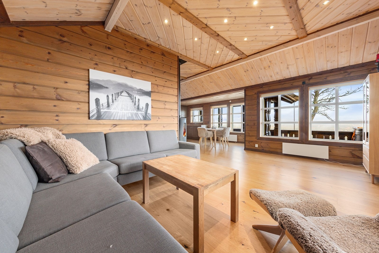 Fra sofaen ser du ut mot flotte omgivelser. Galleribilde