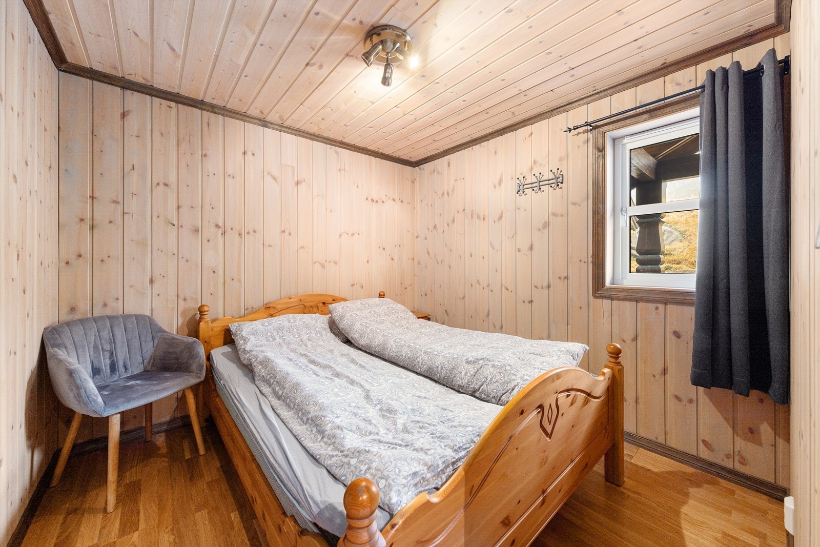 Soverom 2 har plass til seng og nattbord. Galleribilde