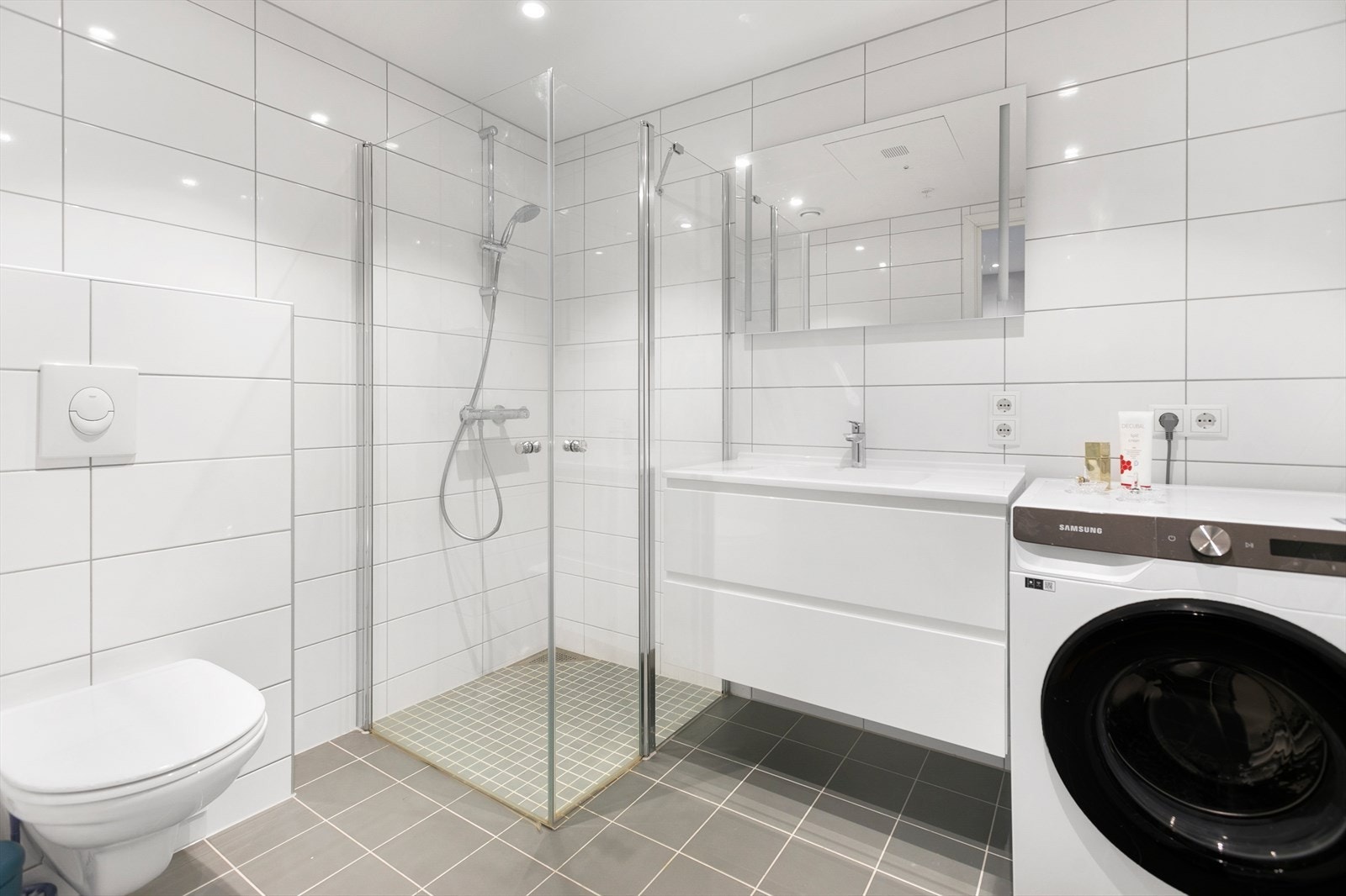 Pent flislagt bad Galleribilde