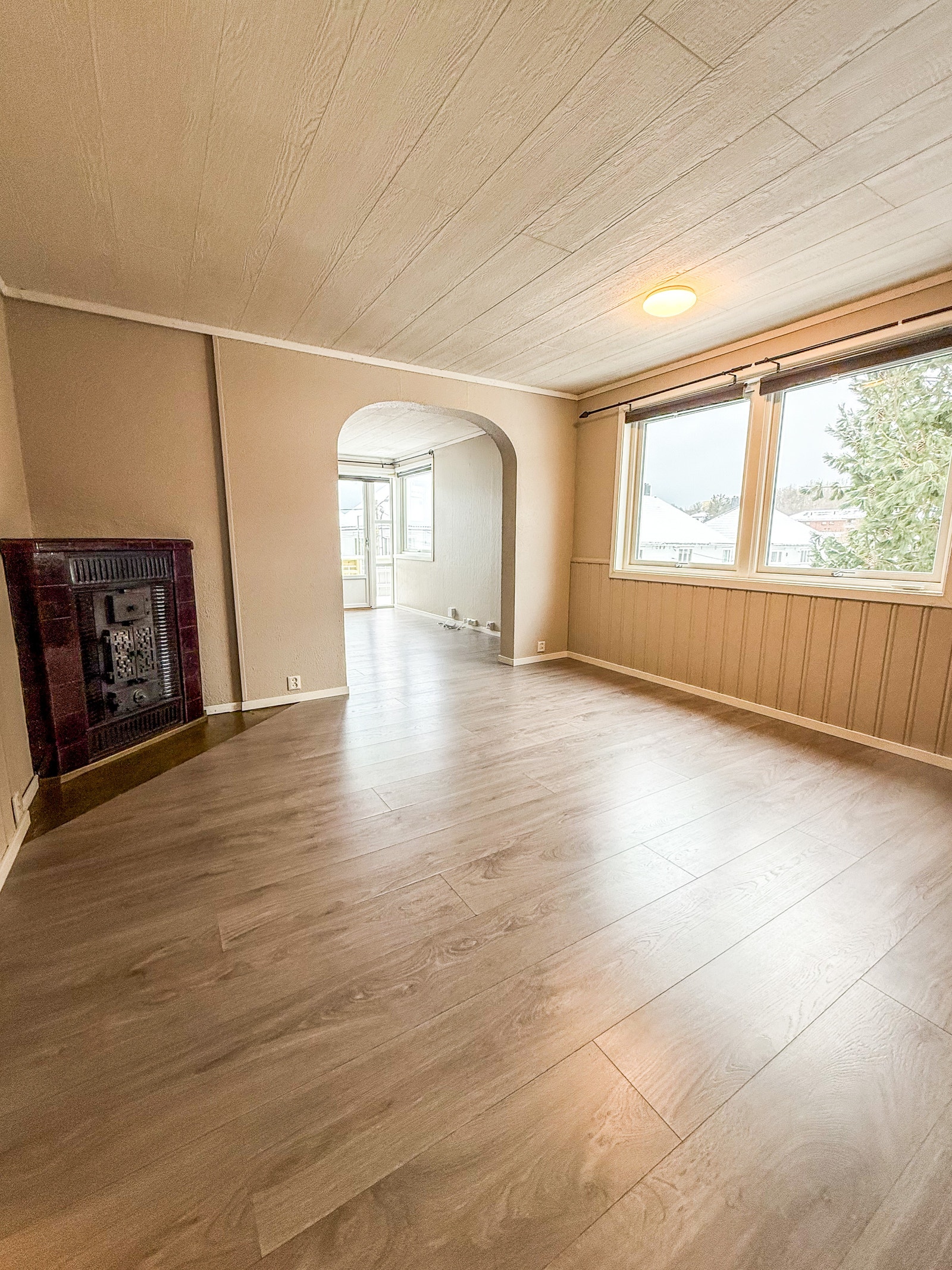 Velkommen til Jegergata 1 - Stor leilighet med 4 soverom, 2 bad og stor veranda. Et steinkast unna turområder i Ravnedalen og Baneheia. Galleribilde