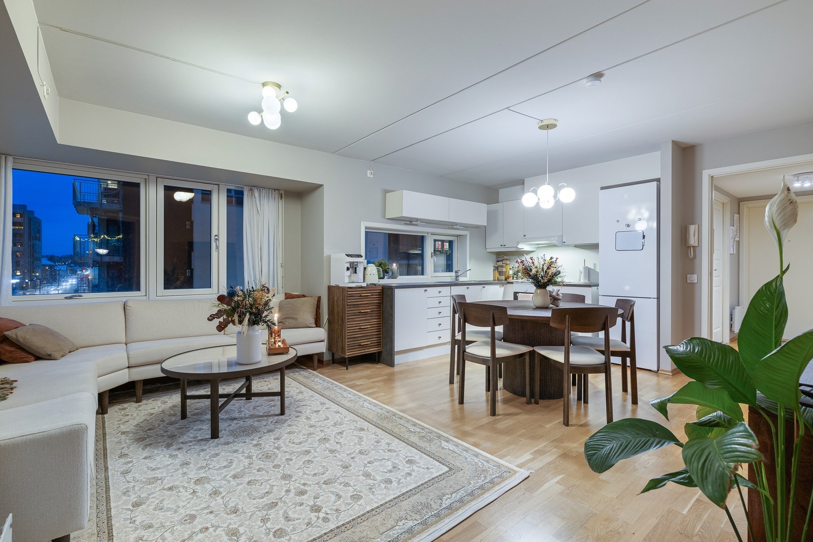 Leiligheten er en arealeffektiv 3-roms med en gjennomtenkt og praktisk planløsning. Galleribilde