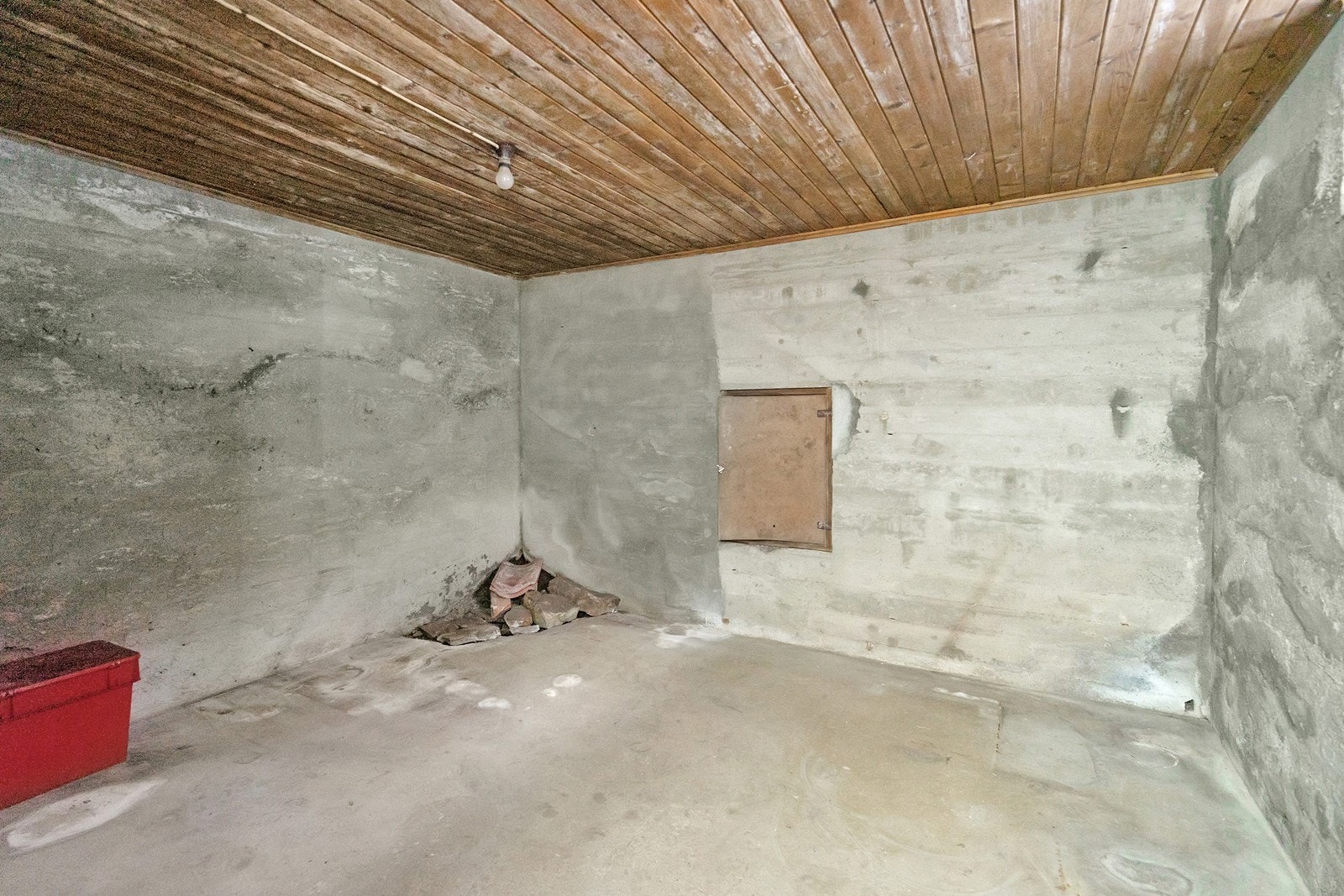 Bod/kryprom ved garasjen God lagringsplass Galleribilde