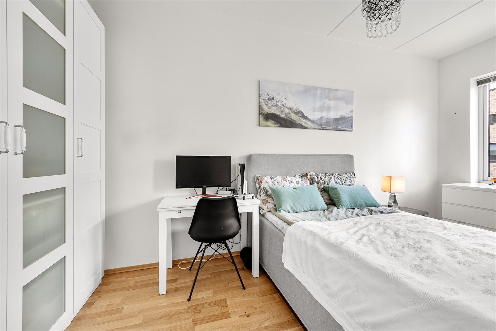 Soverom med skapplass Galleribilde