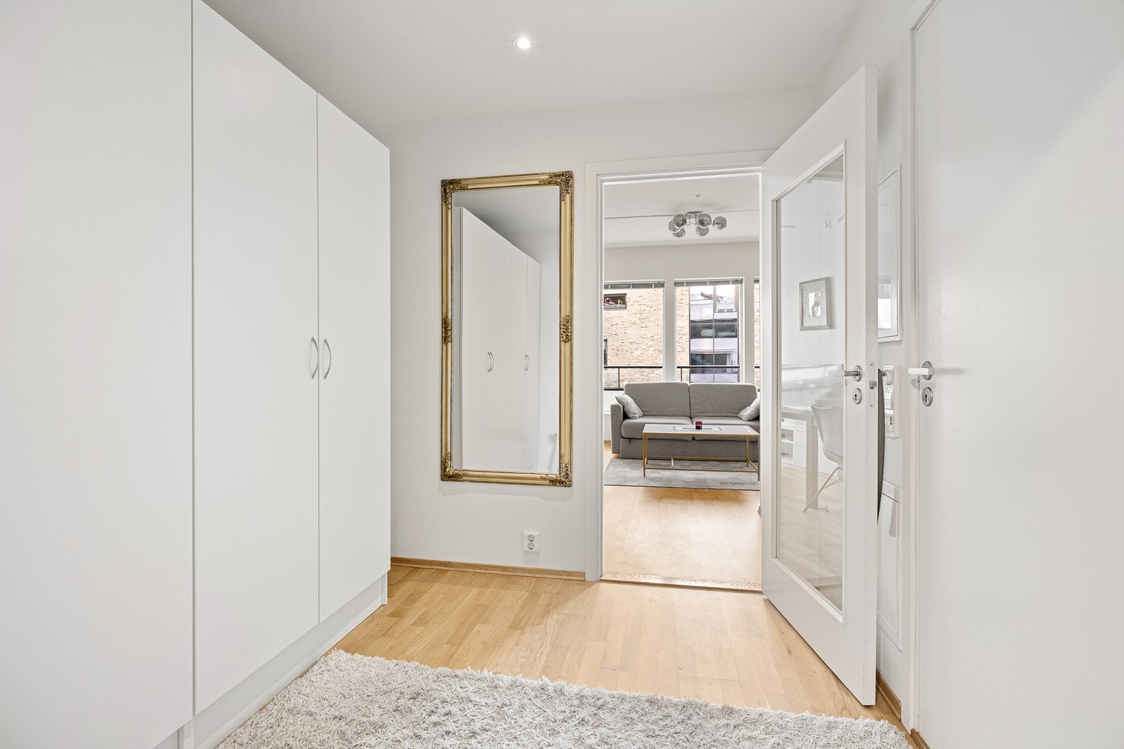 Stor og romslig gang Galleribilde