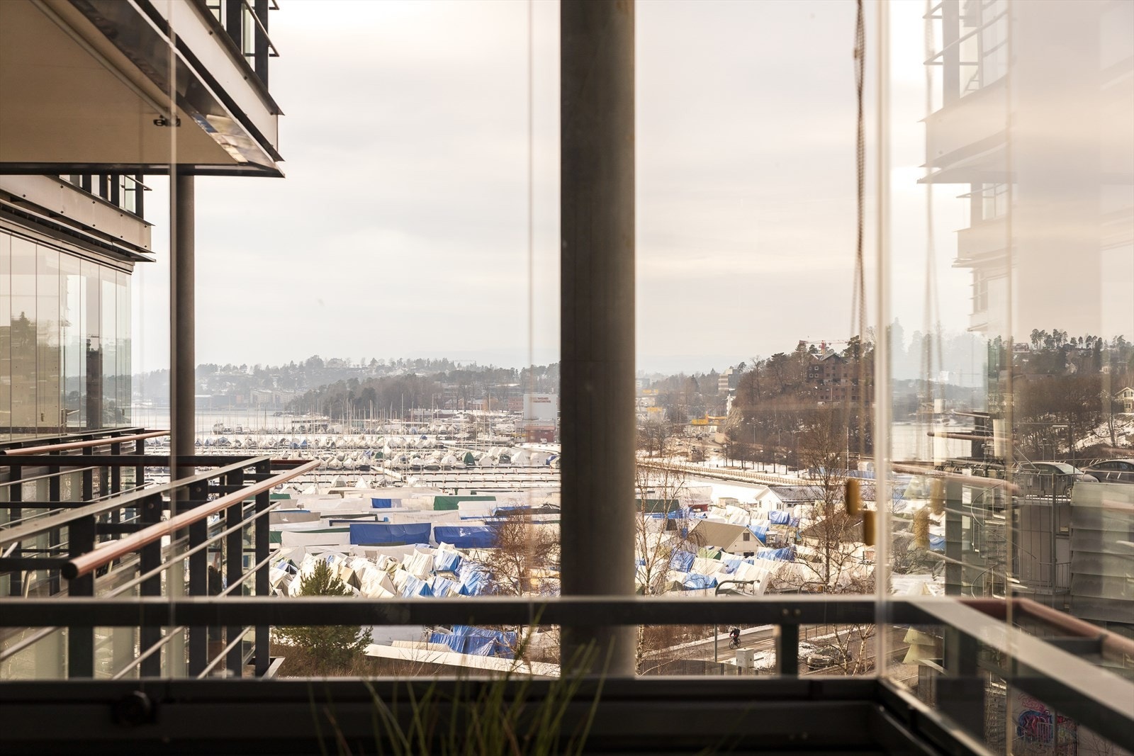 Flott utsyn mot Bestumkilen og båthavna Galleribilde