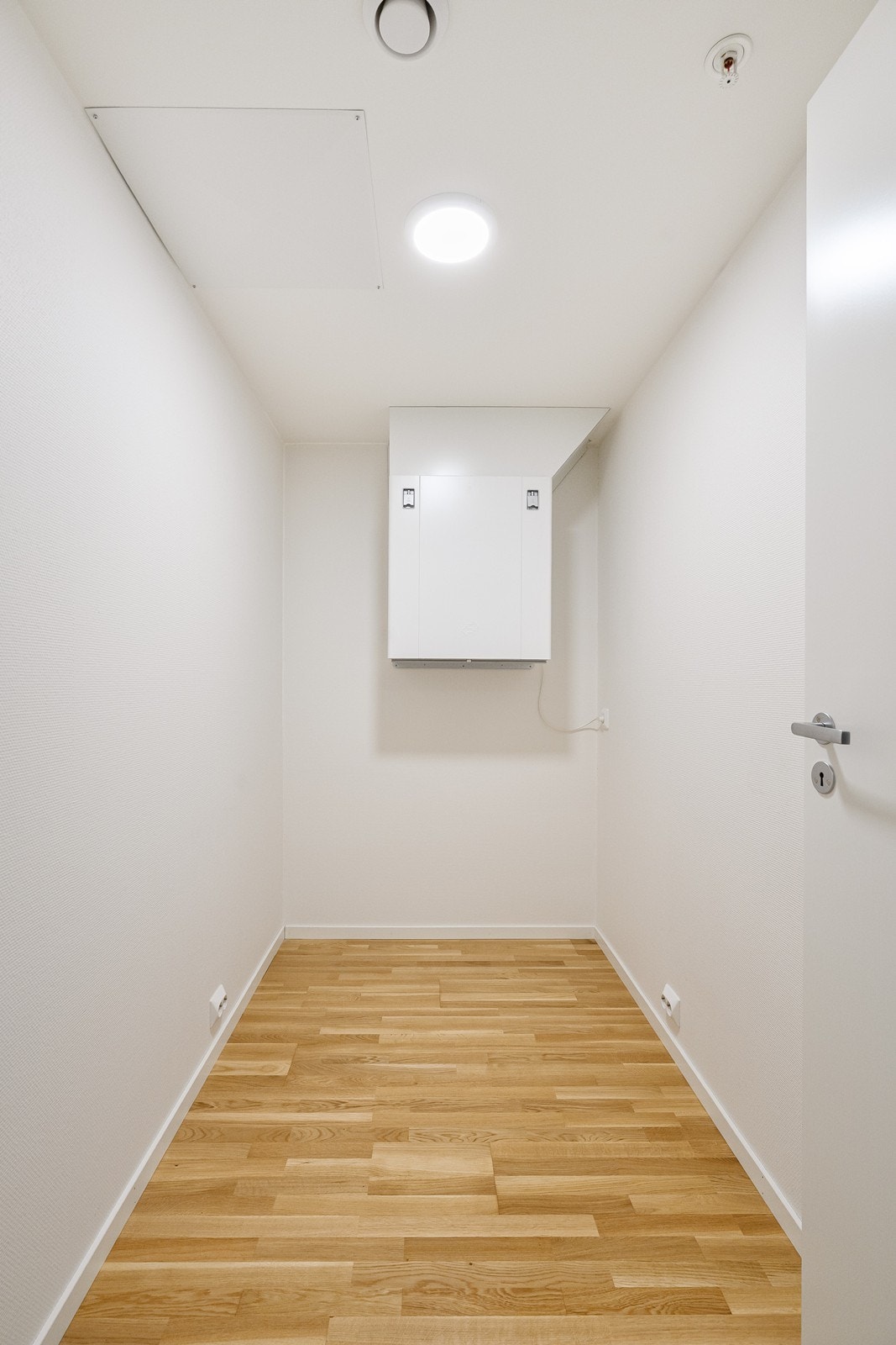 Leiligheten har en praktisk bod med oppbevaringsmuligheter. Galleribilde