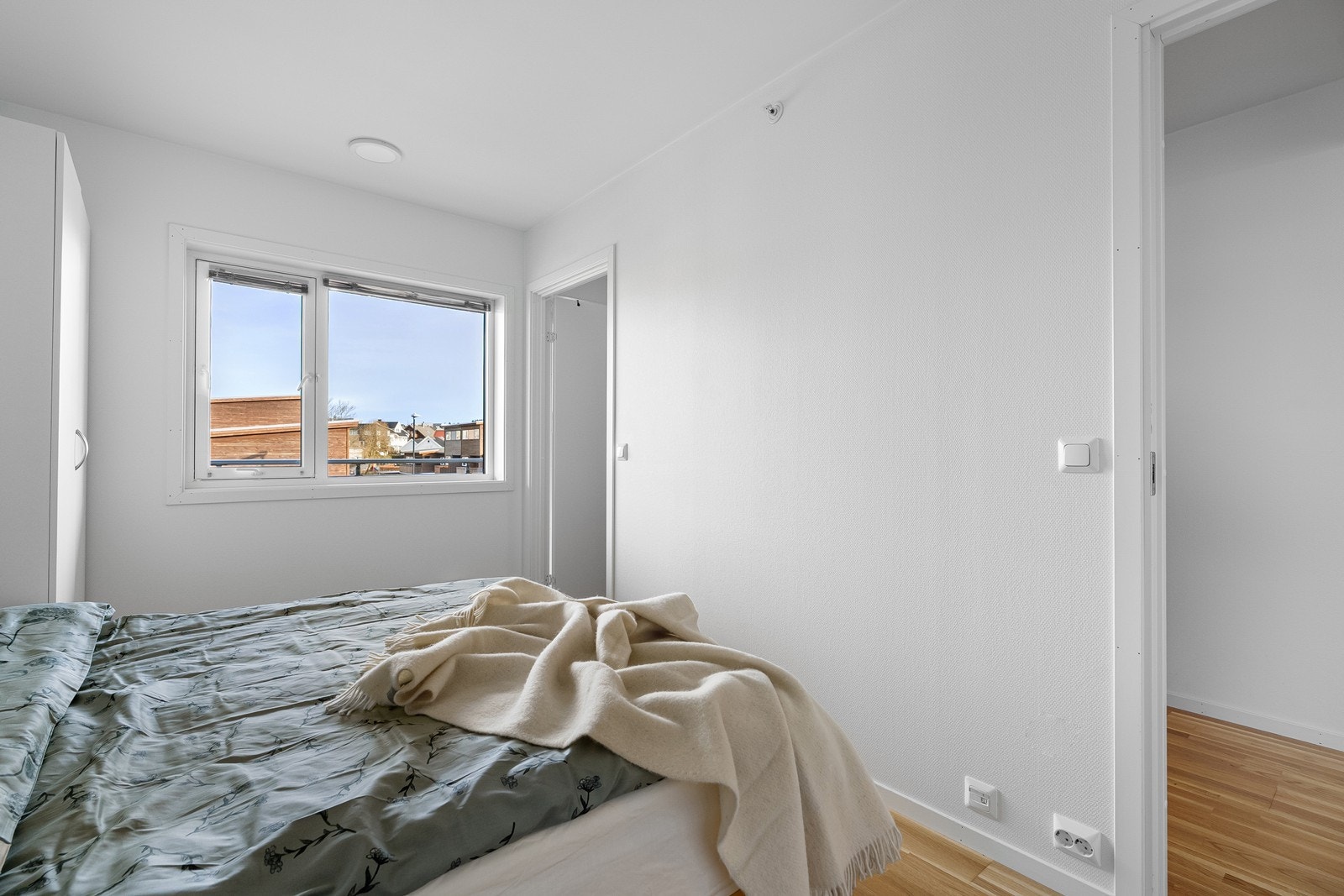 Rommet har to innganger fra gangen. Galleribilde