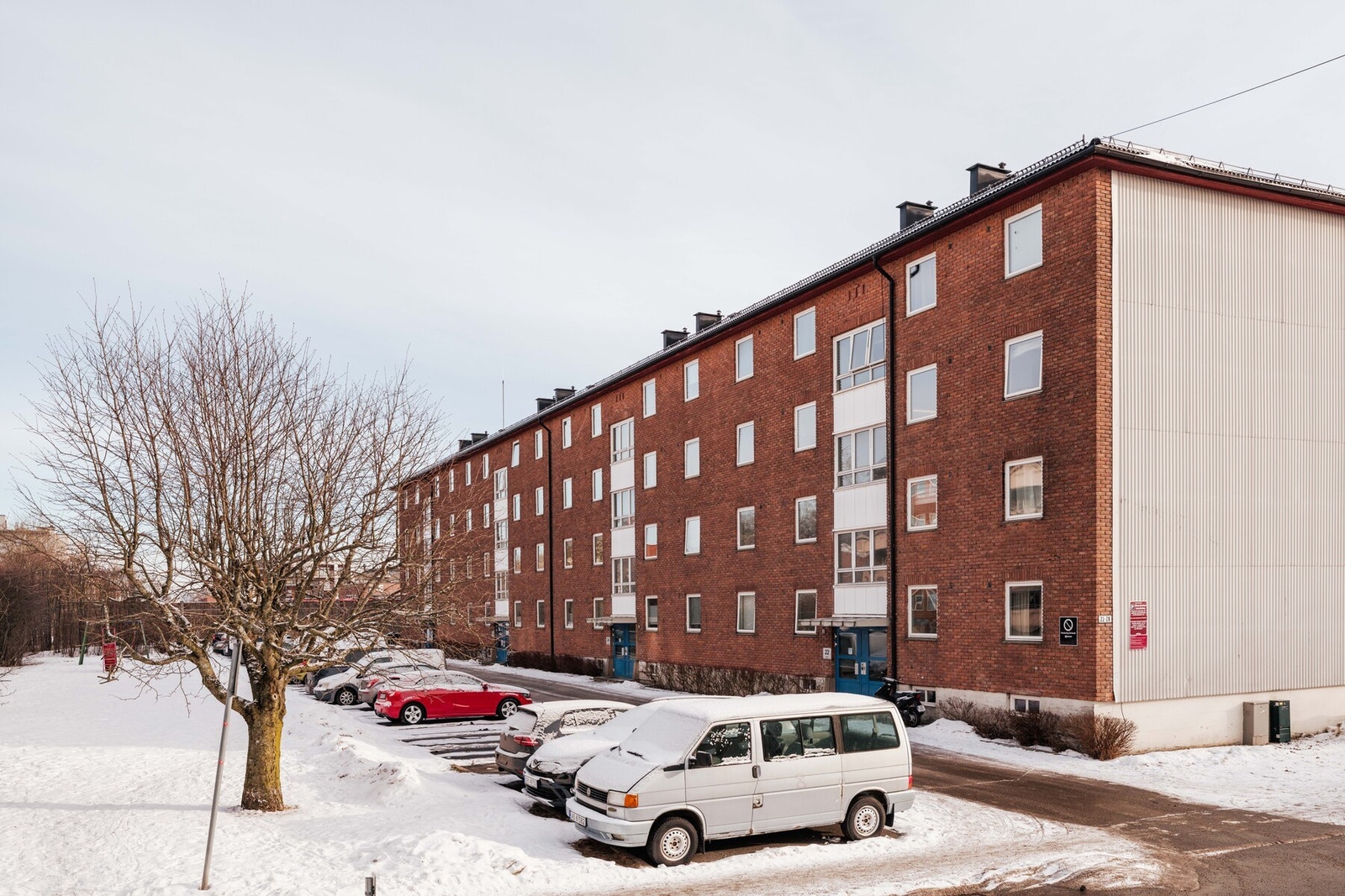 Fasade. Det medfølger elektronisk parkeringsbevis. Galleribilde