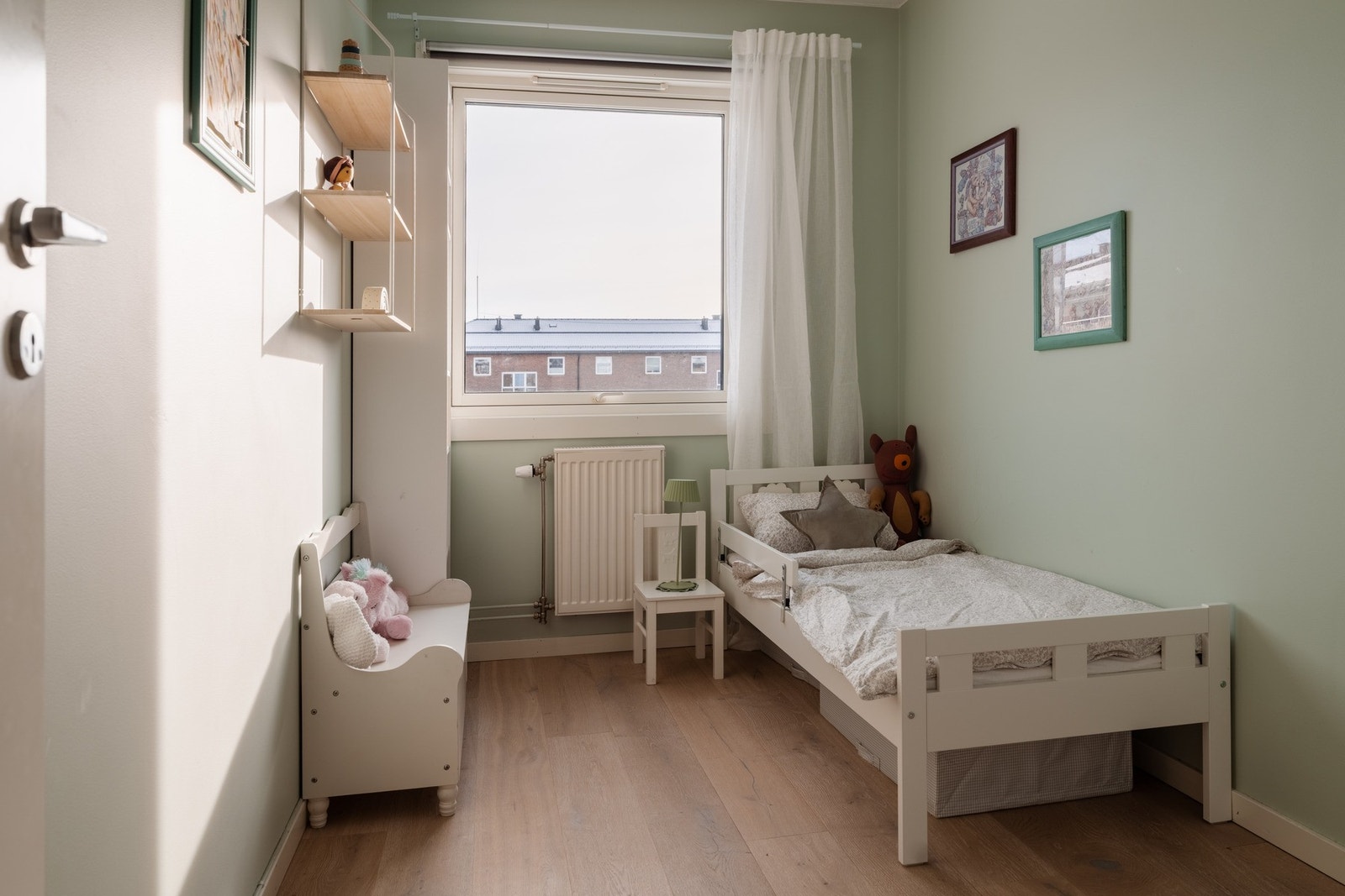 Soverom 3 med plass til seng, garderobe etc. Galleribilde