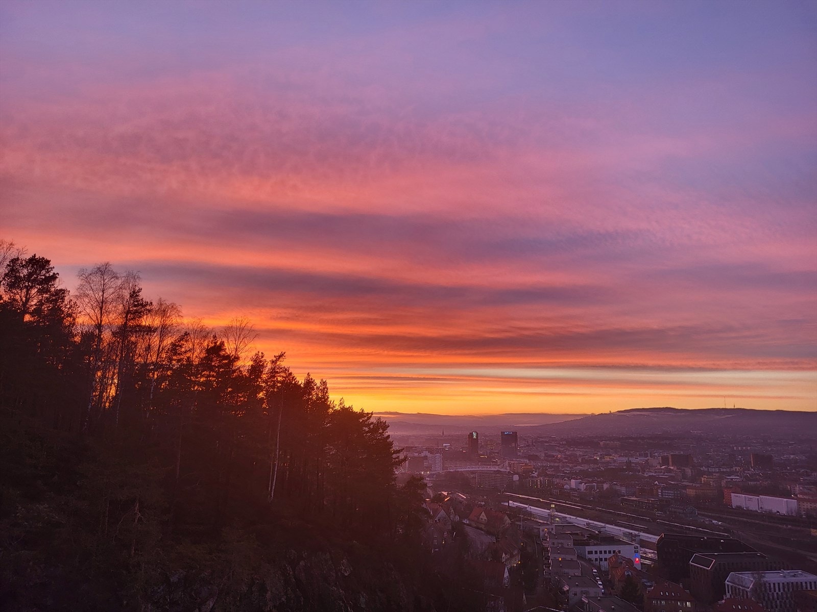 Fargespillet på himmelen er en opplevelse i seg selv. Galleribilde