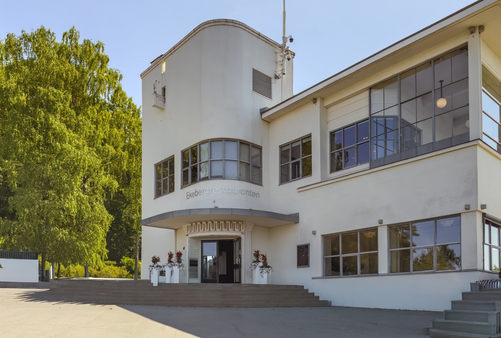 Den velkjente Ekebergrestauranten ligger i gangavstand fra boligen. Galleribilde