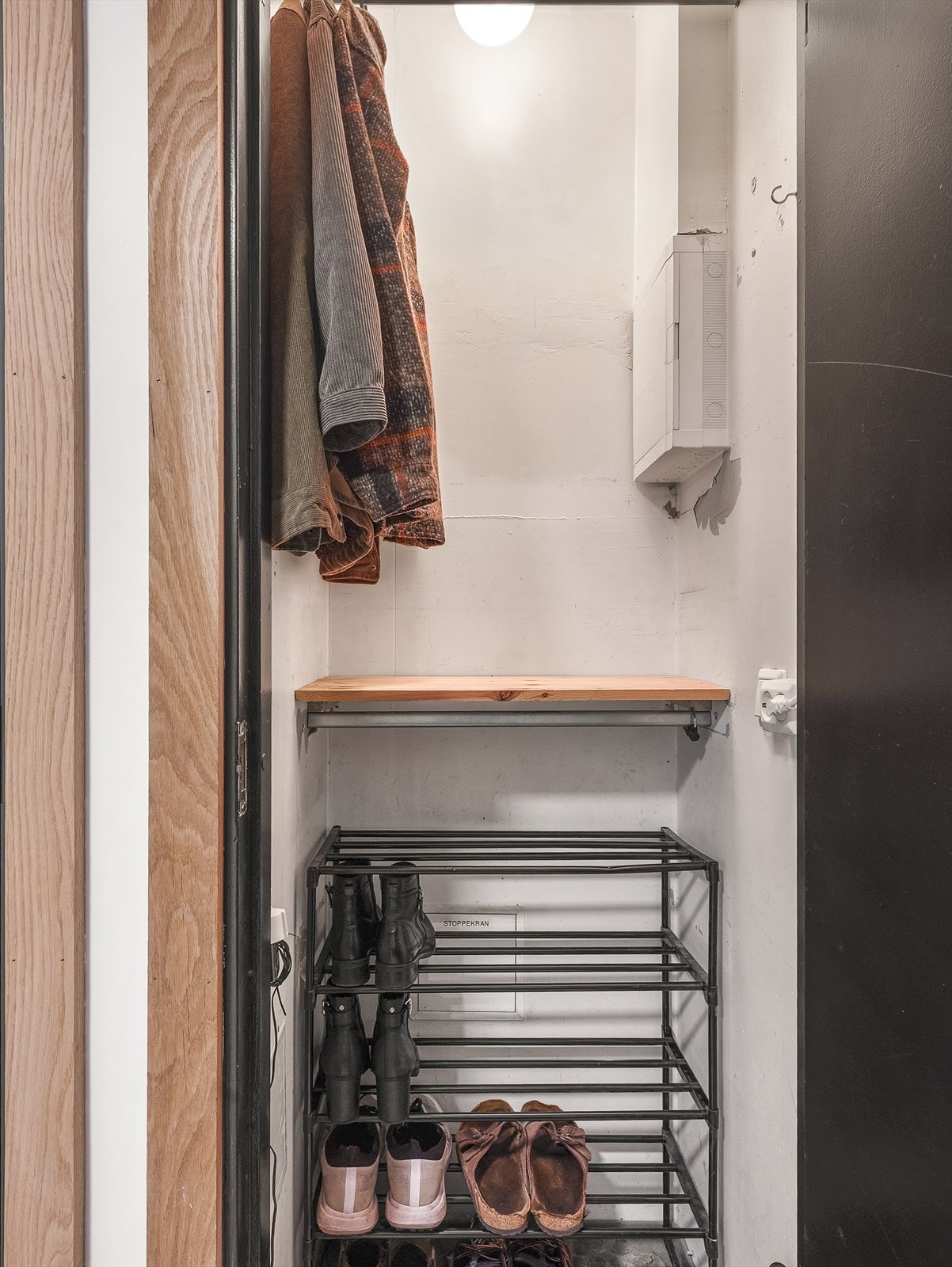 Et internt kott, samt to eksterne boder på til sammen 12 m², gir rikelig med lagringsplass. Galleribilde