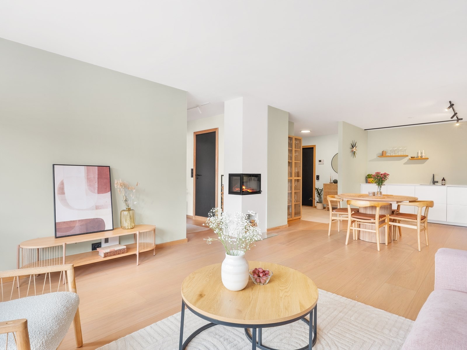 En peis gir kos og hygge på kalde dager. Galleribilde