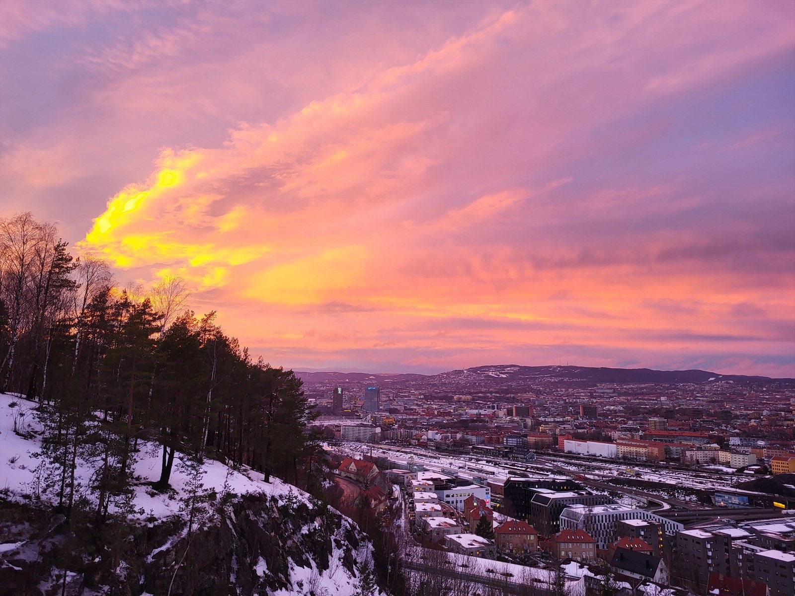 Utsikten byr på flotte solnedganger året rundt. Galleribilde