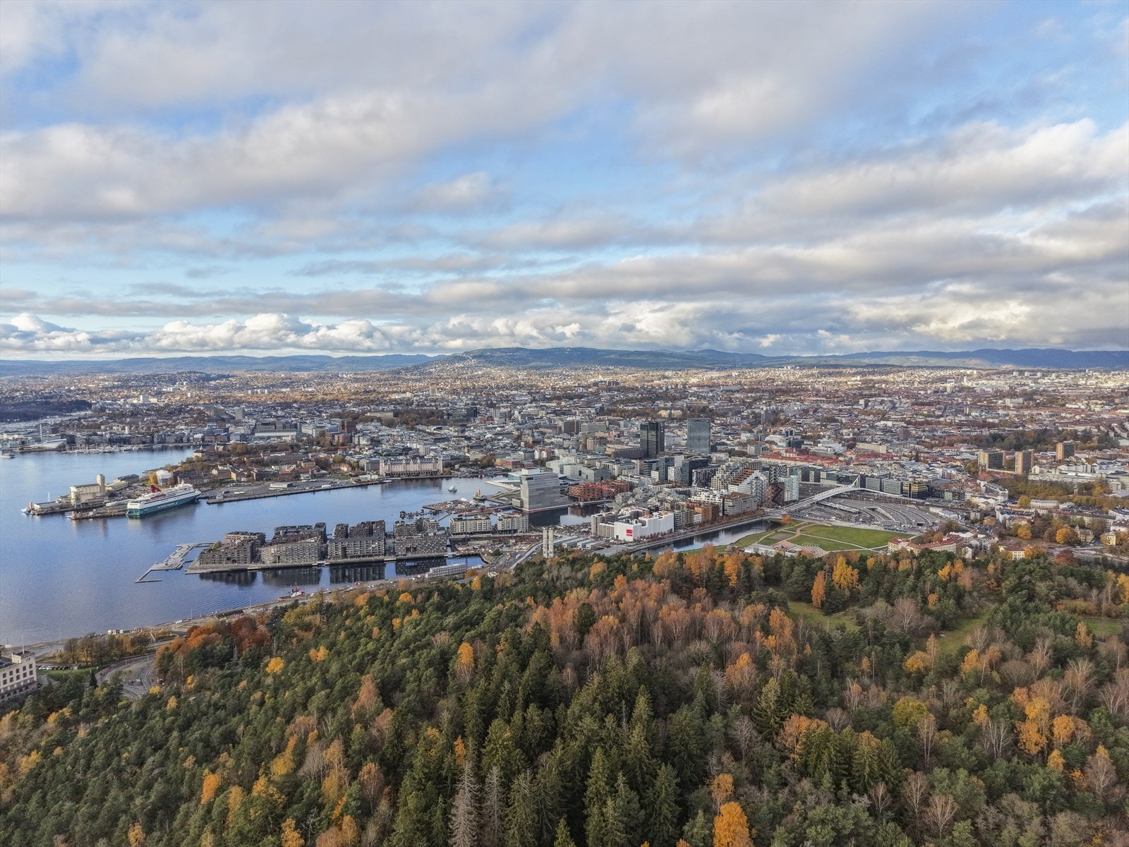 Ekebergparken er et populært rekreasjonsområde med skulpturer og turstier. Galleribilde