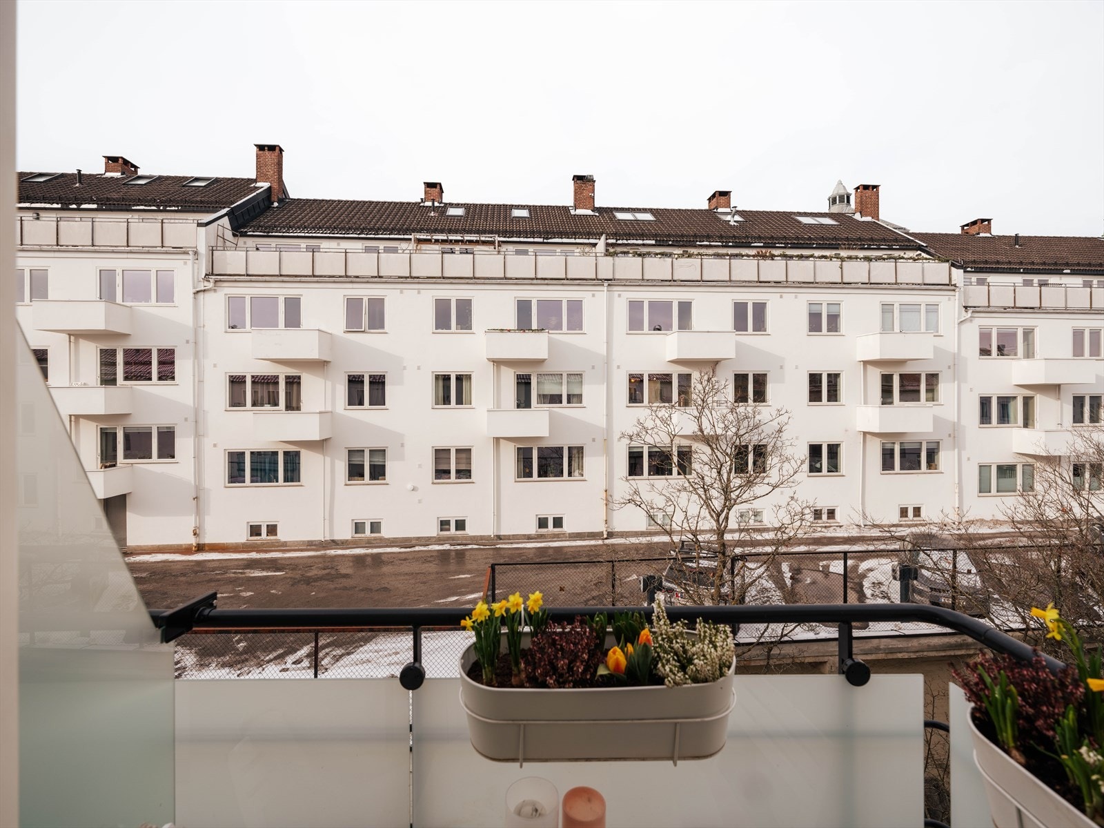 På balkongen kan du nyte ettermiddag- og kveldssolen fra ca. kl 16. Galleribilde