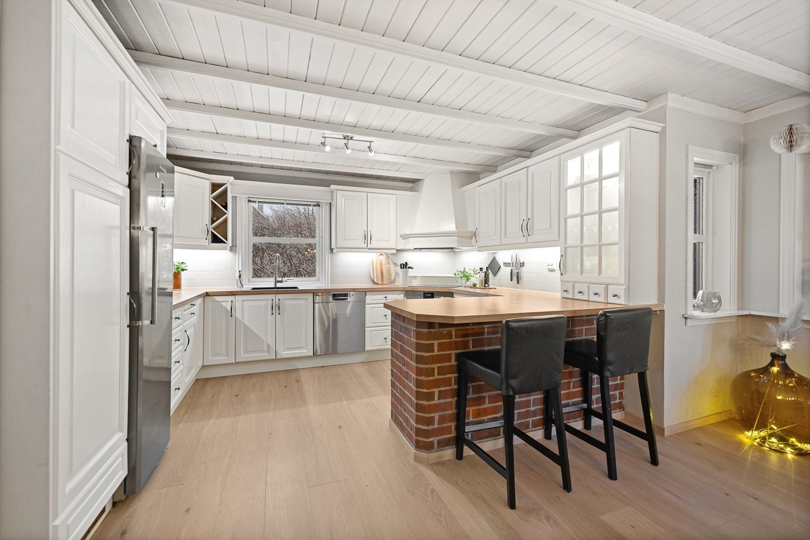 Her er både barløsning og plass til frokostbordet Galleribilde