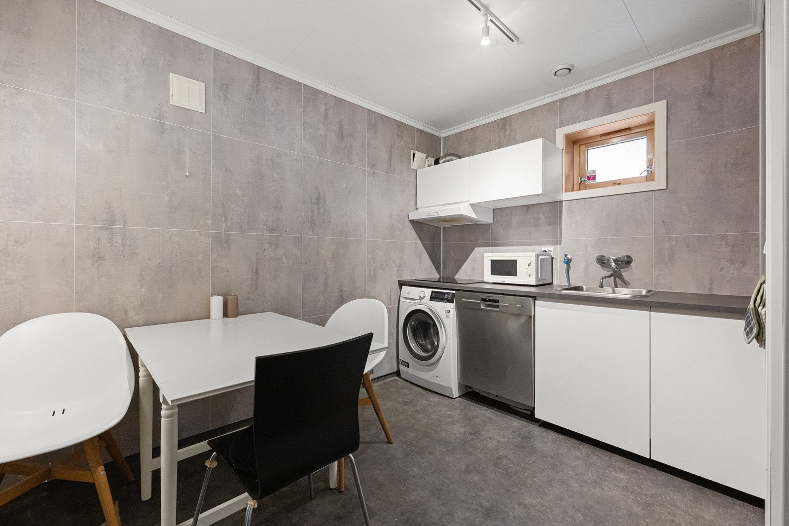 Kjøkken/vaskerom i kjeller Galleribilde