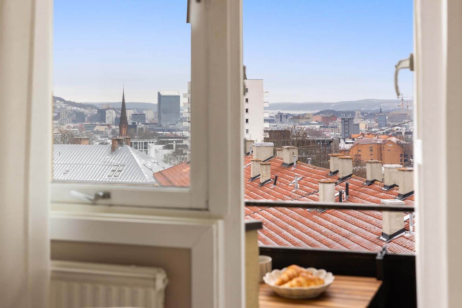 Her kan du nyte en fantastisk utsikt som strekker seg hele veien ned til Oslofjorden! Galleribilde