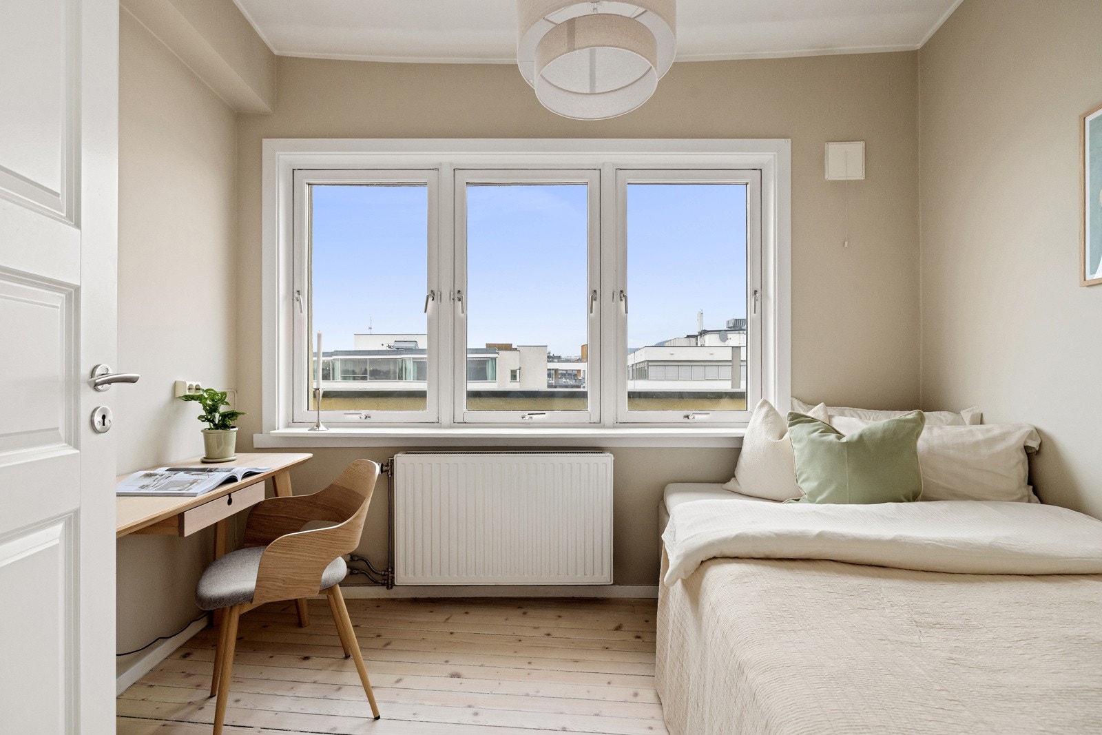 Med to soverom egner det ene seg ypperlig for gjesteværelse, barnerom eller hjemmekontor. Galleribilde