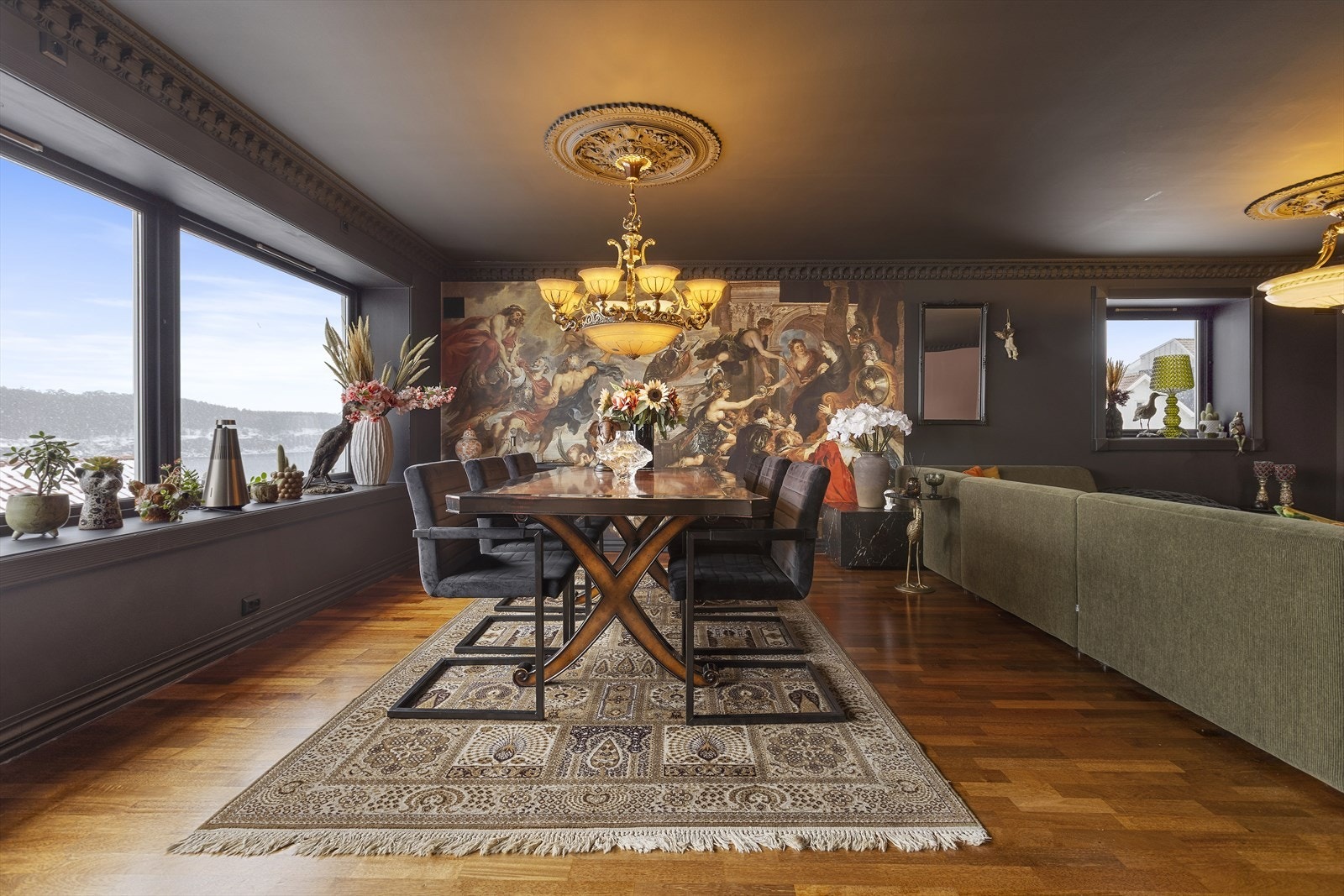 Her er det god plass til både familie og venner - Alt lagt til rette for hyggelige selskap! Galleribilde