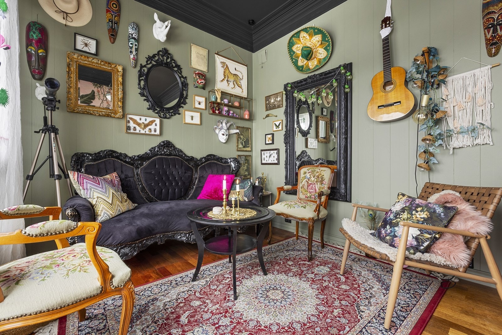 Rommet er ikke definert på tegninger - Nåværende eier har benyttet rommet som ekstra stue/oppholdsrom og soverom. Se salgsoppgave pkt. om ferdigattest. Galleribilde