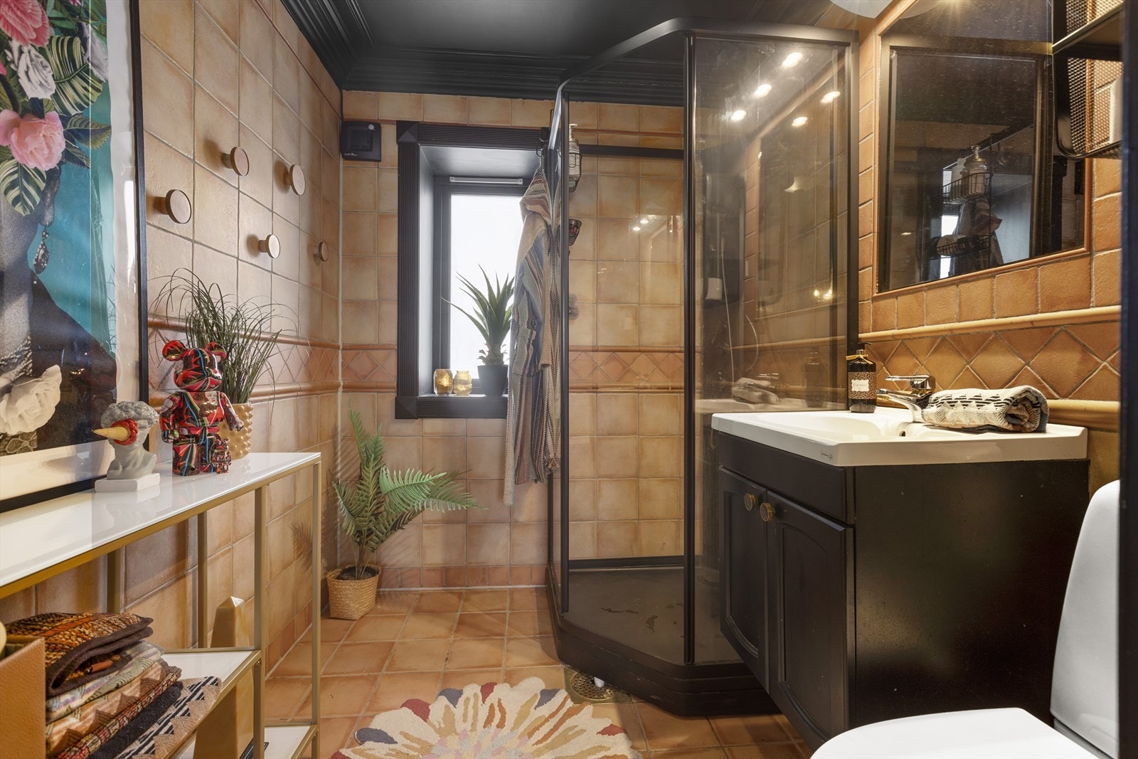 Badet i 2. etg. ble renovert i 2006 ref. tidligere eier. Galleribilde