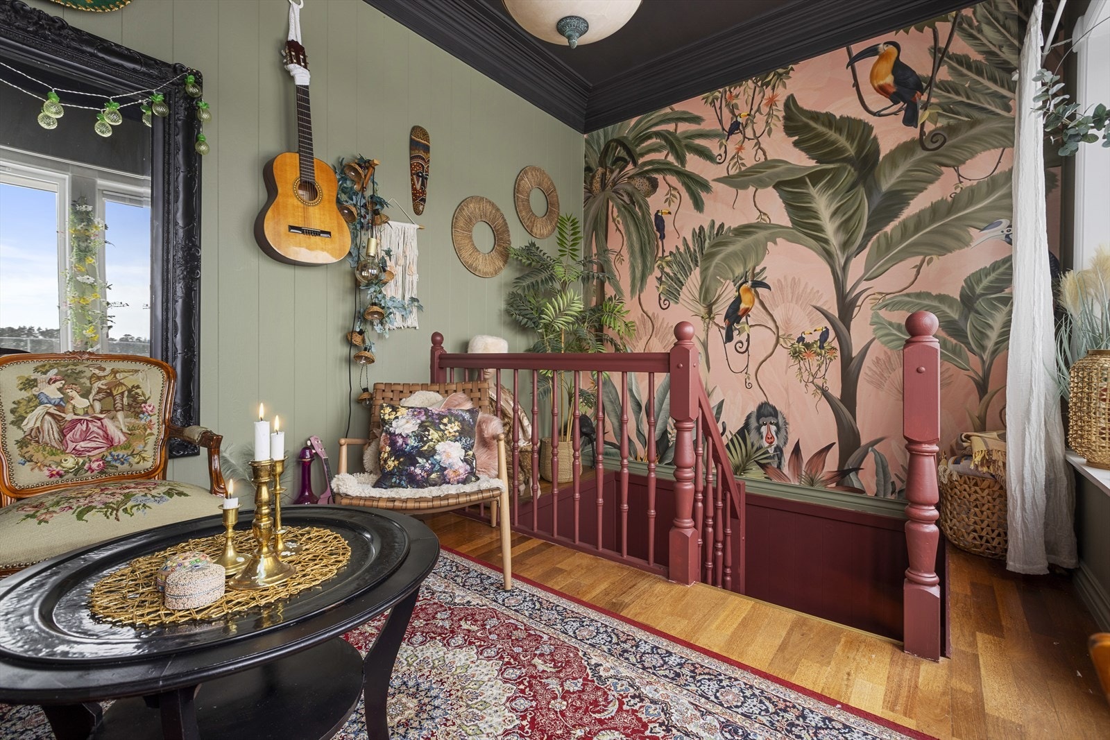 Tredje etasje i leiligheten er helt spesiell med et rom som har utg. til en fantastisk takterrasse. Galleribilde