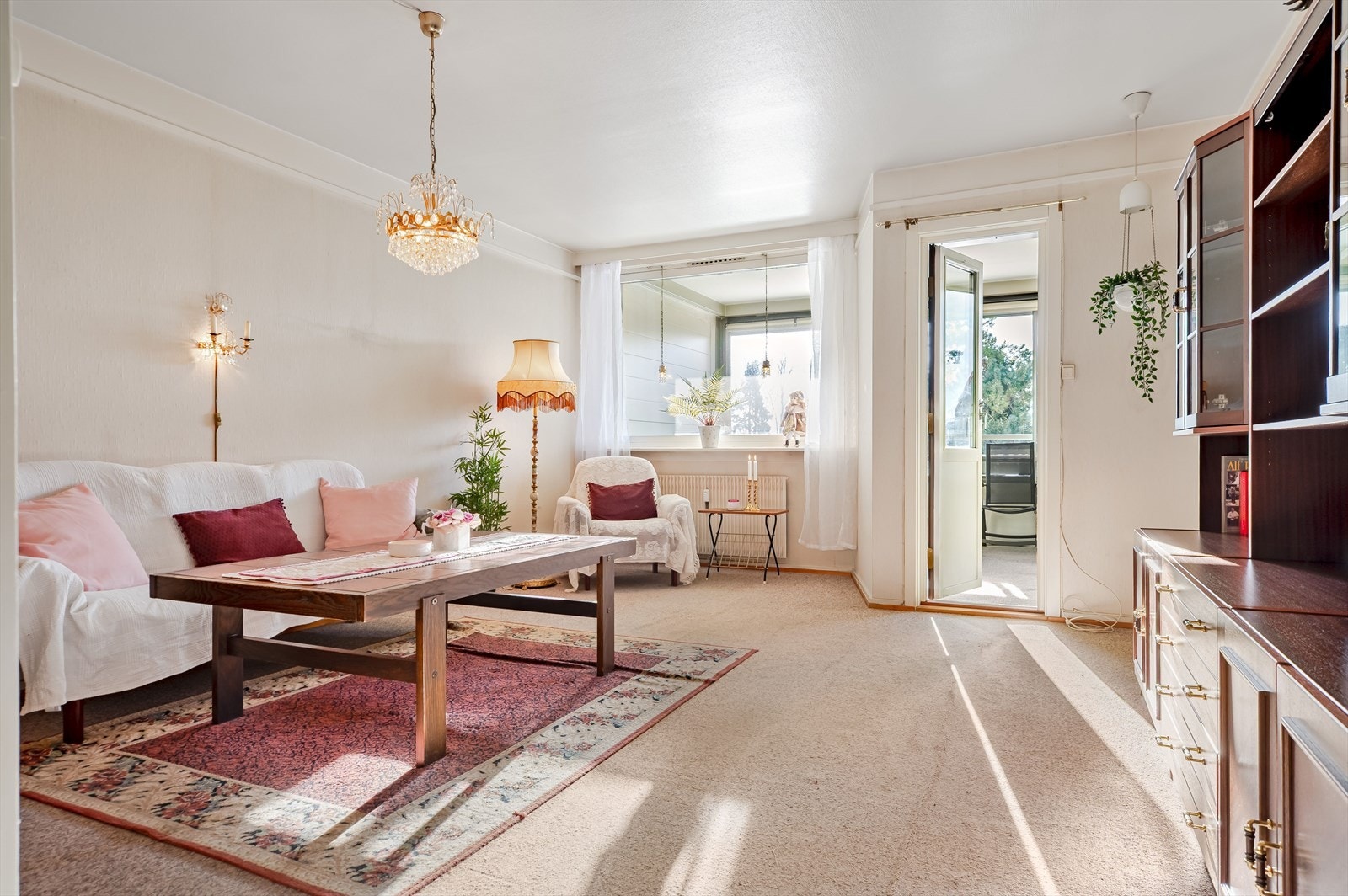 Stuen er det naturlige oppholdsrommet i leiligheten, og er et lyst og koselig rom. Galleribilde