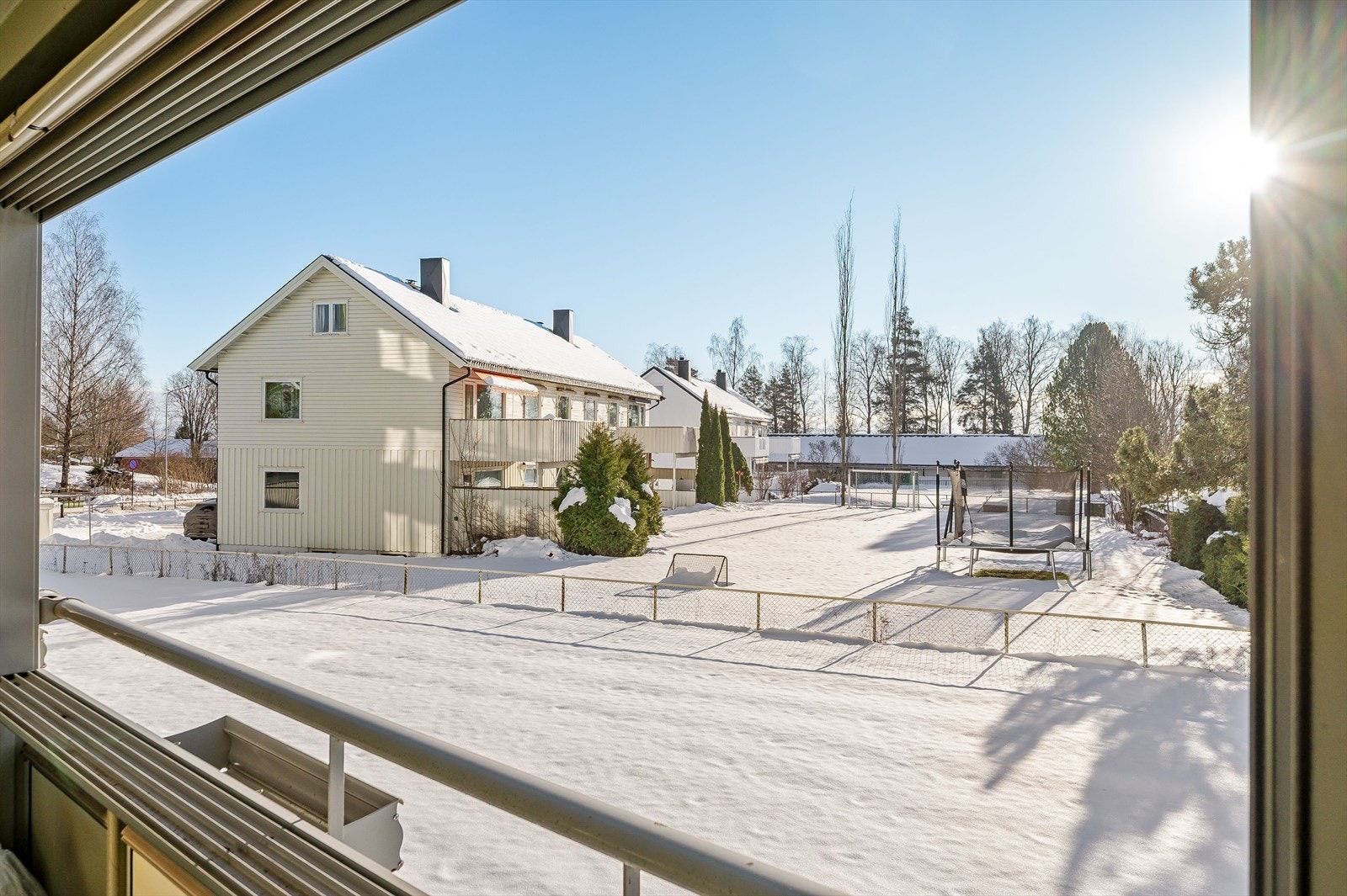 Beliggenheten mot syd sørger for gode solforhold. Dette er uten tvil en fin plass som kan brukes gjennom hele året! Galleribilde