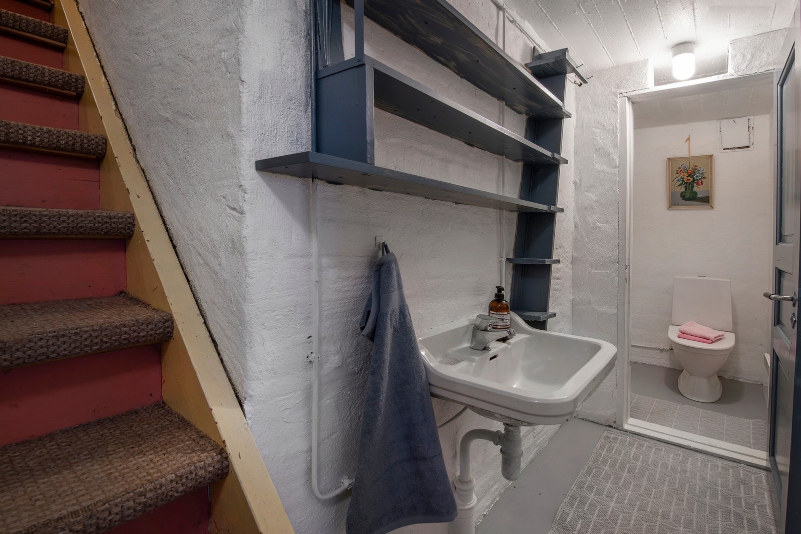 Toalettrom i kjeller Galleribilde