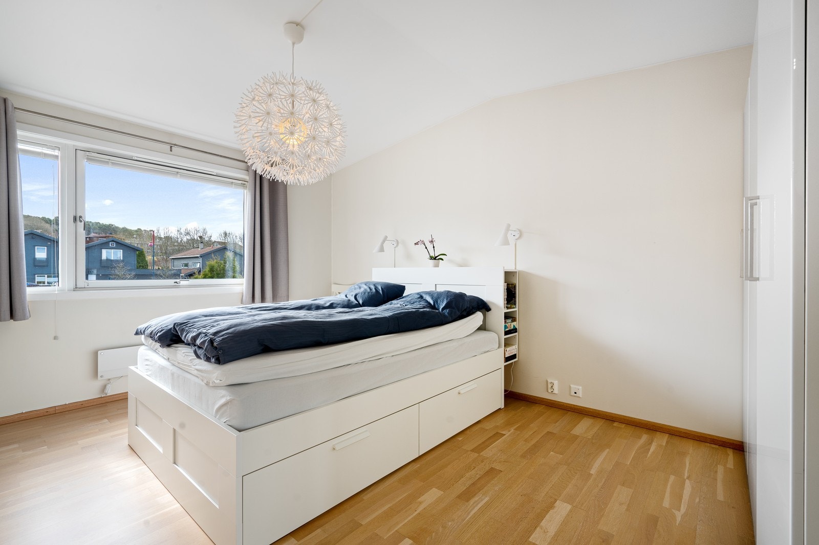 Hovedsoverom med garderobe Galleribilde