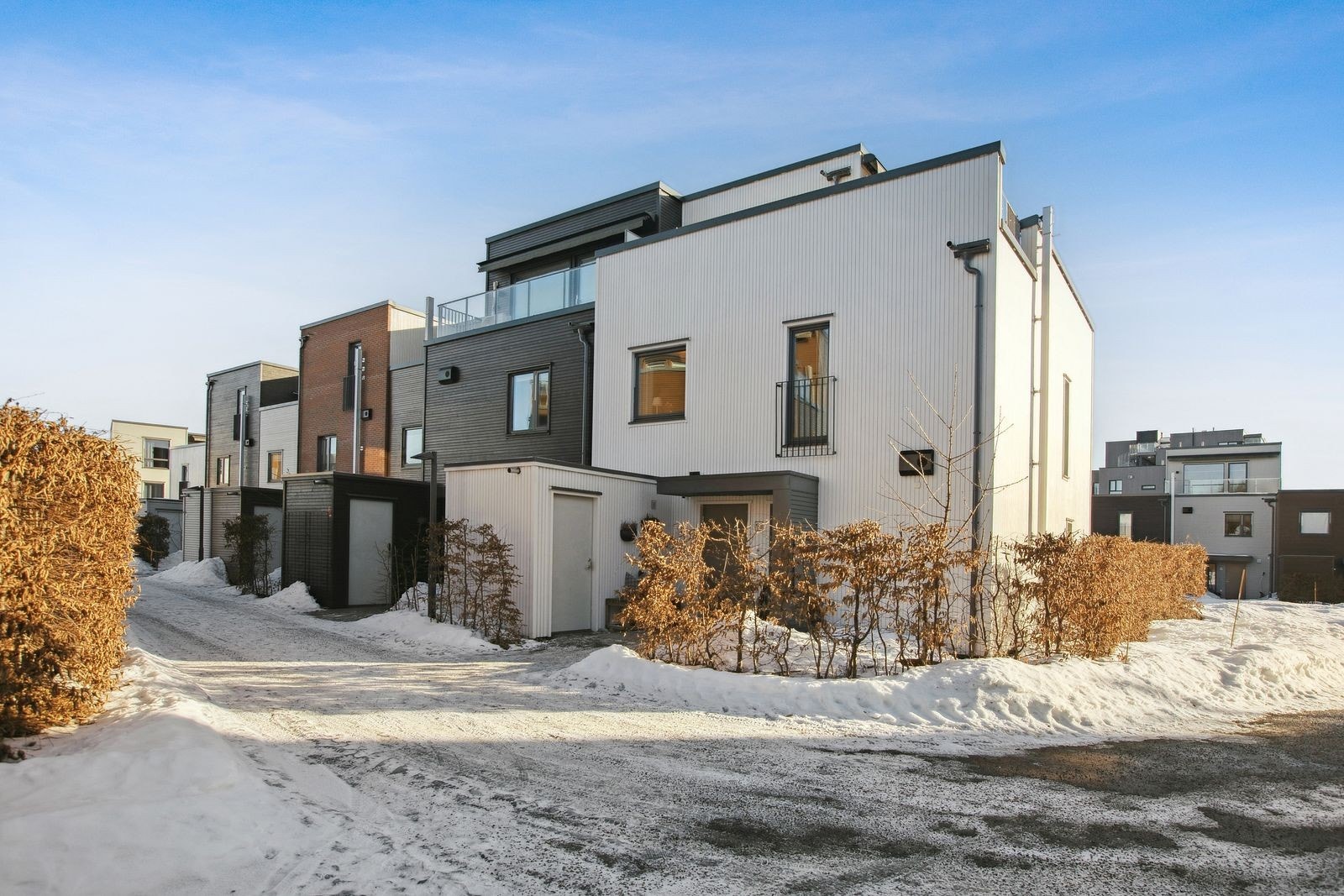Nyere bolig med hele 3 boder og teknisk rom. Den er også utstyrt med balansert ventilasjon. Galleribilde