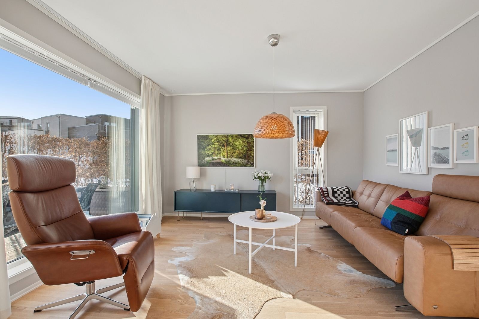 Stue med god plass til ønsket møblement. Galleribilde