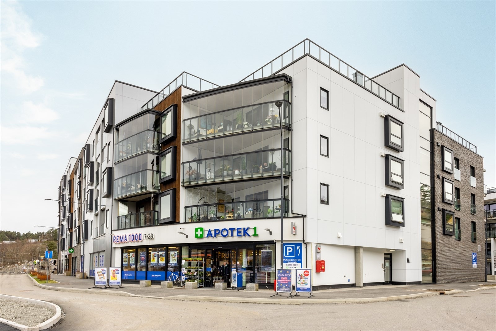 Det er flere dagligvarebutikker å velge i. Galleribilde