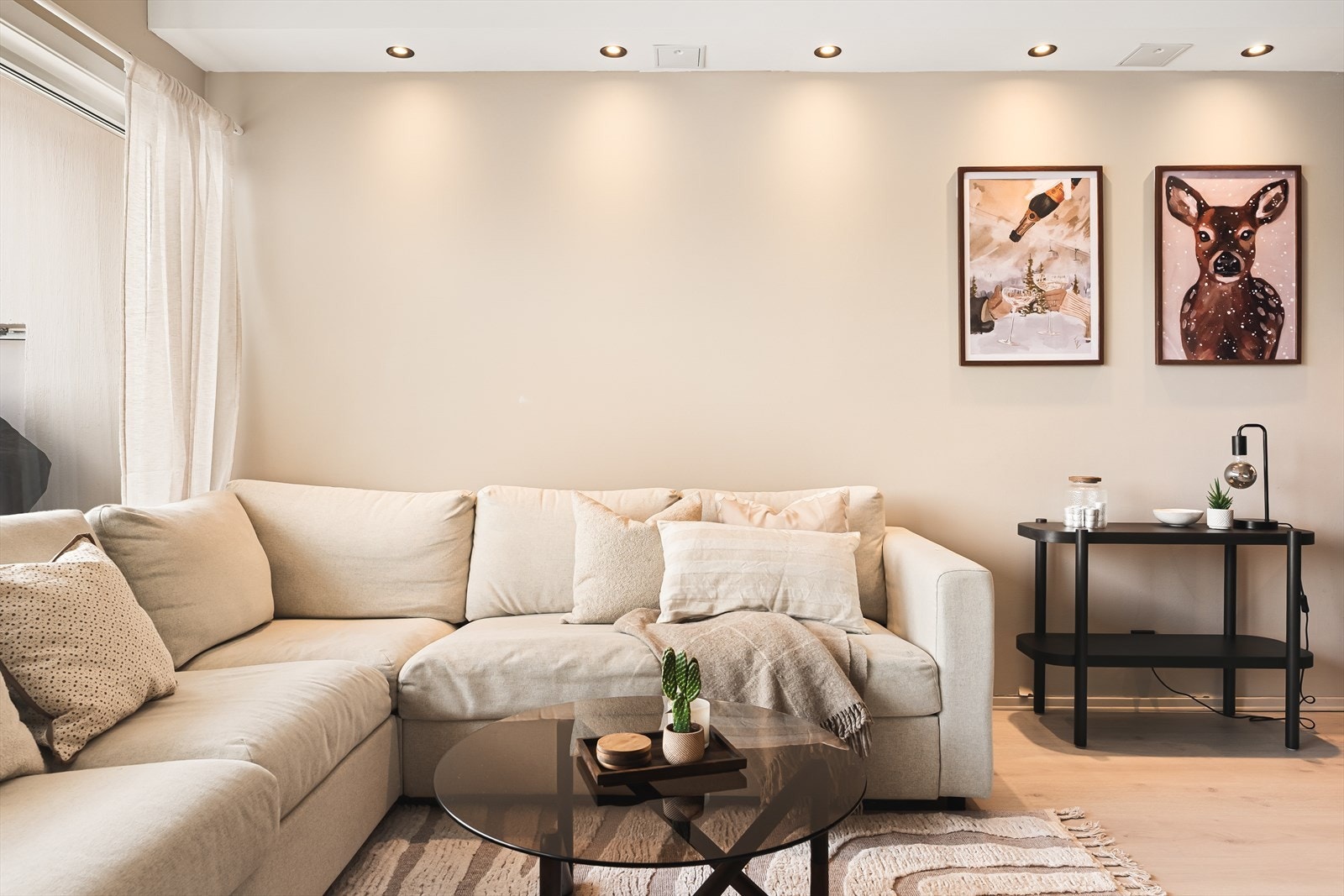 Det er satt opp nye spotter og smarthussystem (Plejd) i 2025. Galleribilde