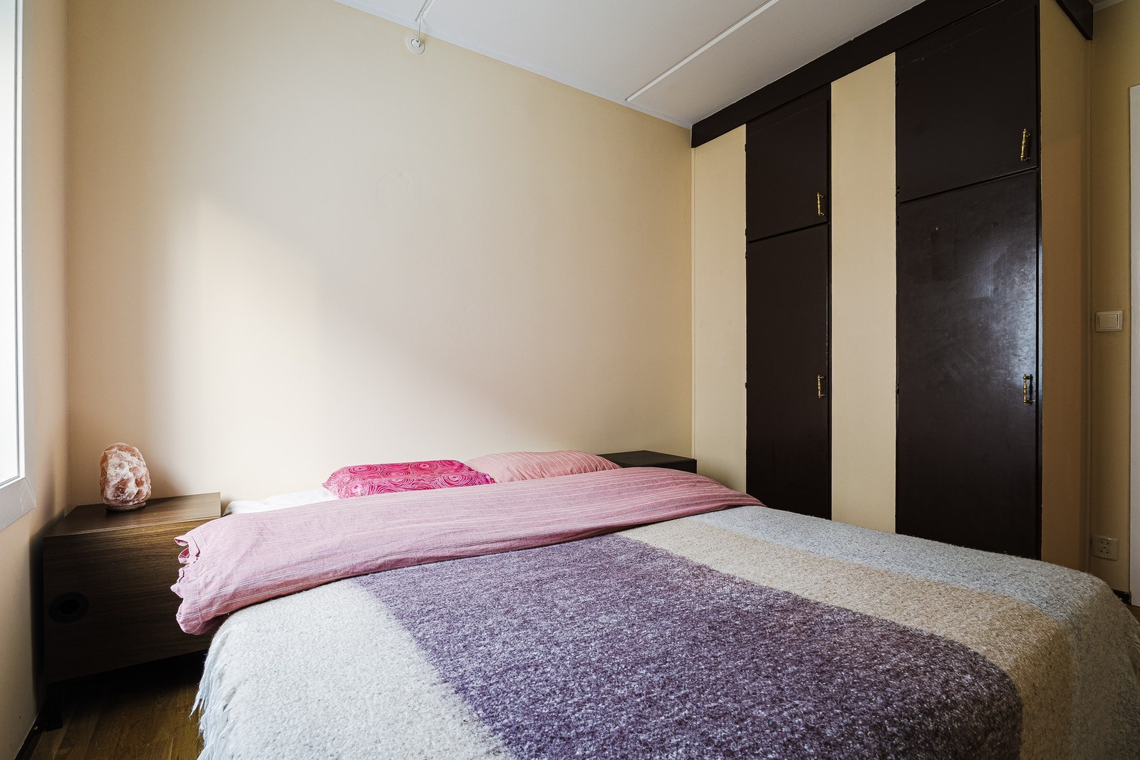 Her er det god plass til dobbeltseng, garderobe og øvrig soveromsmøblement. Galleribilde