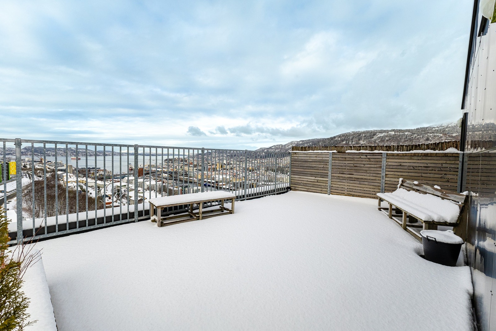 Herlig felles takterrasse i bygget. Galleribilde